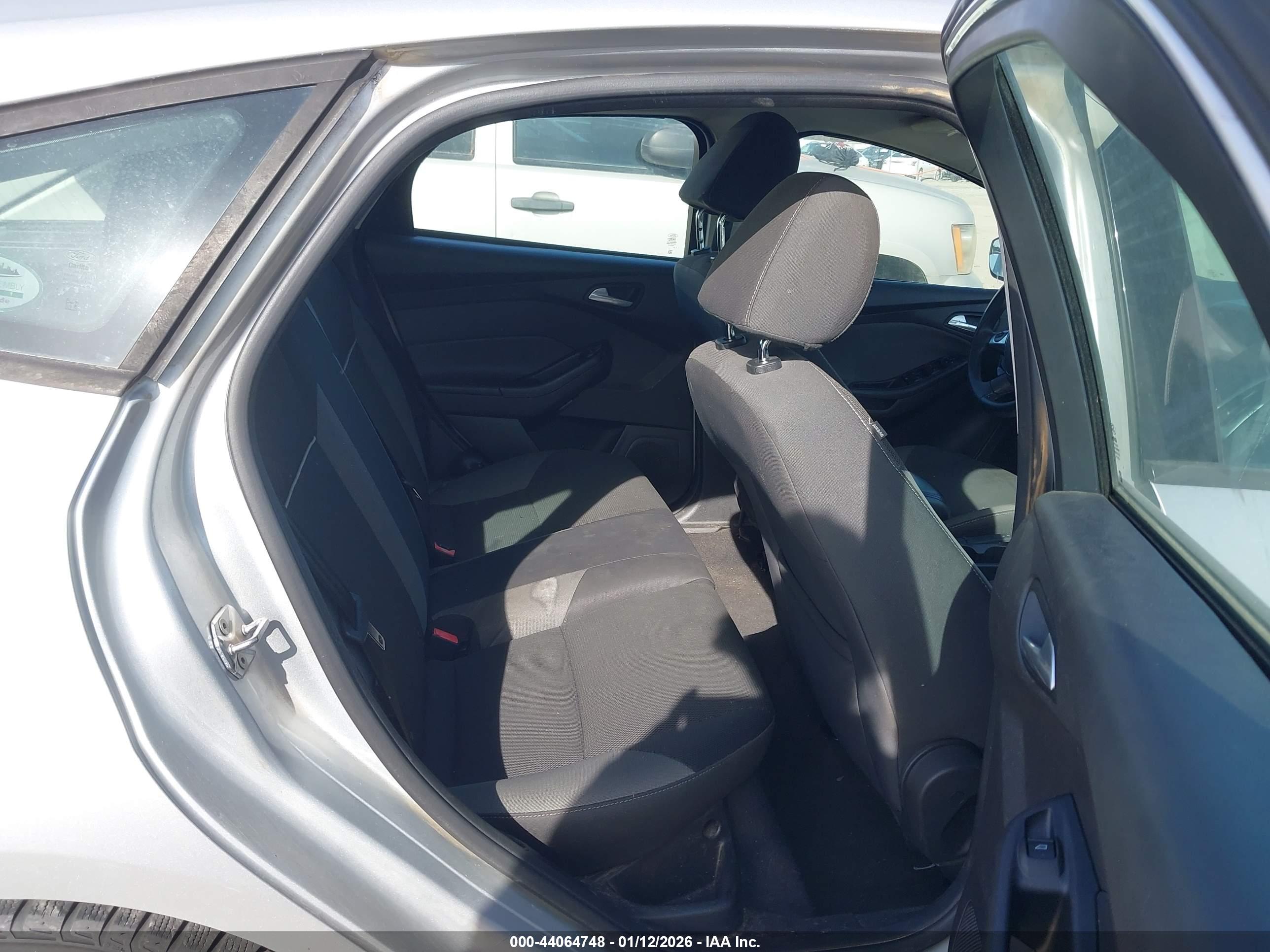 FORD FOCUS image 8
