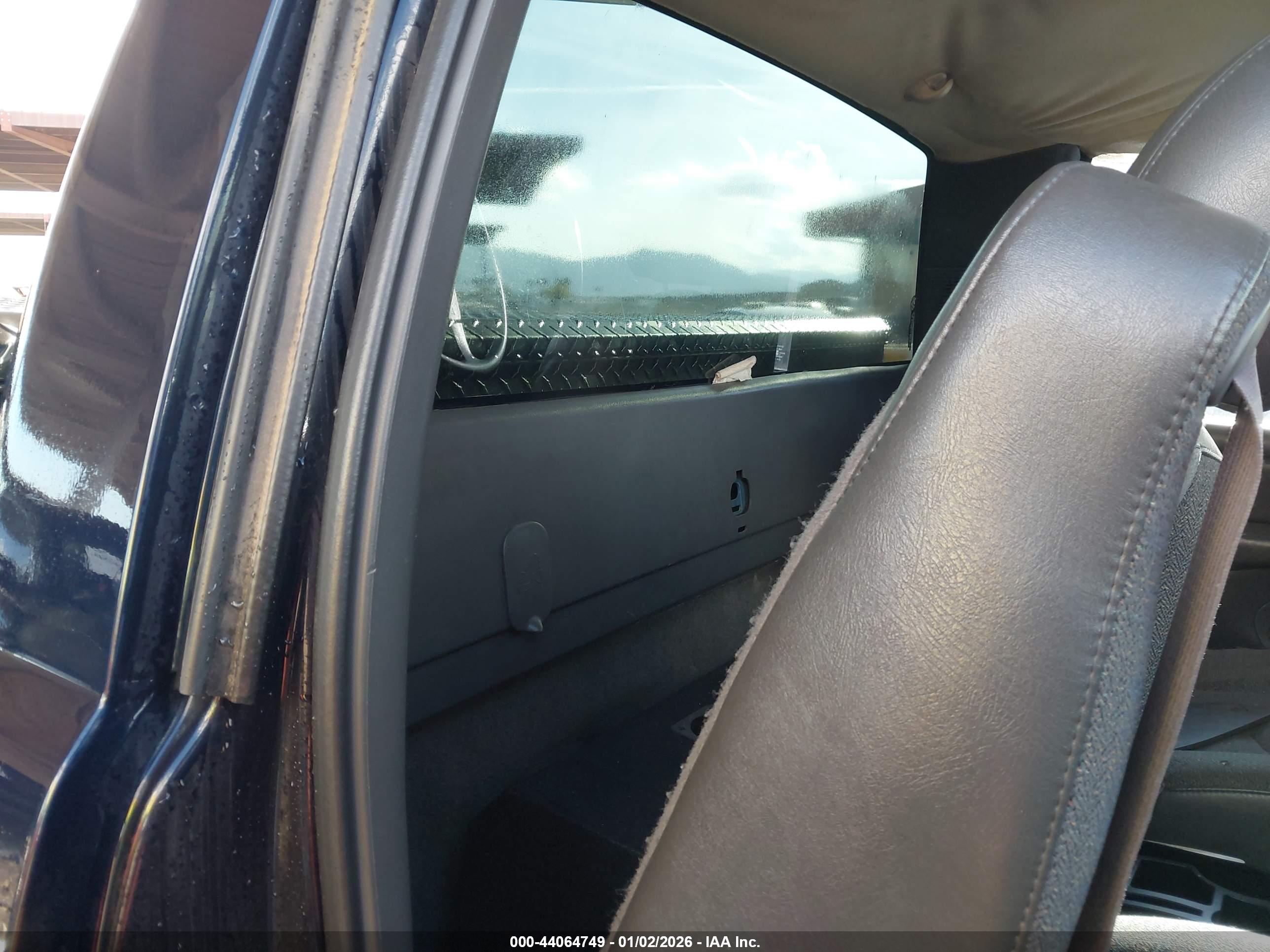 CHEVROLET SILVERADO image 8
