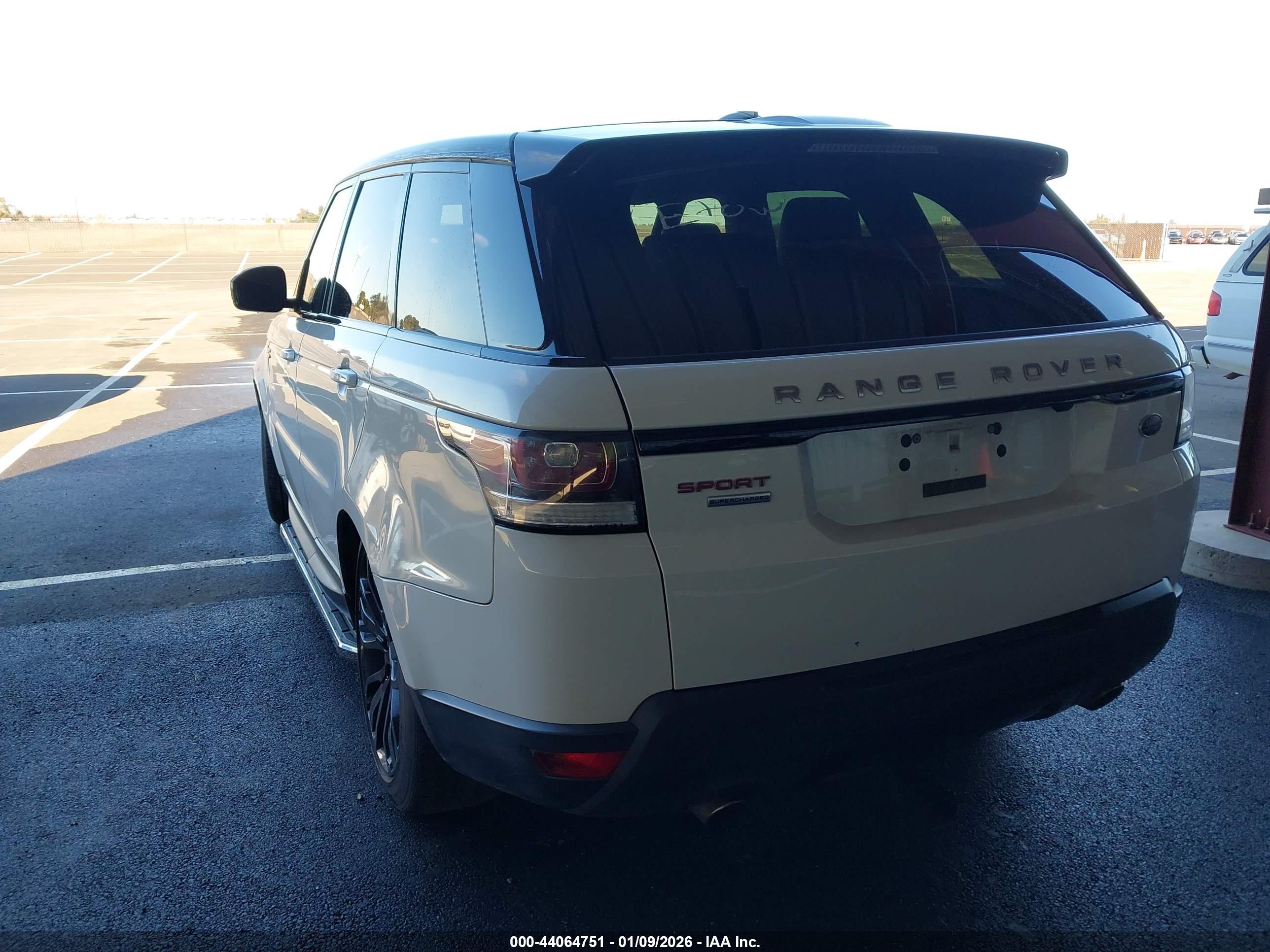 LAND ROVER image 3