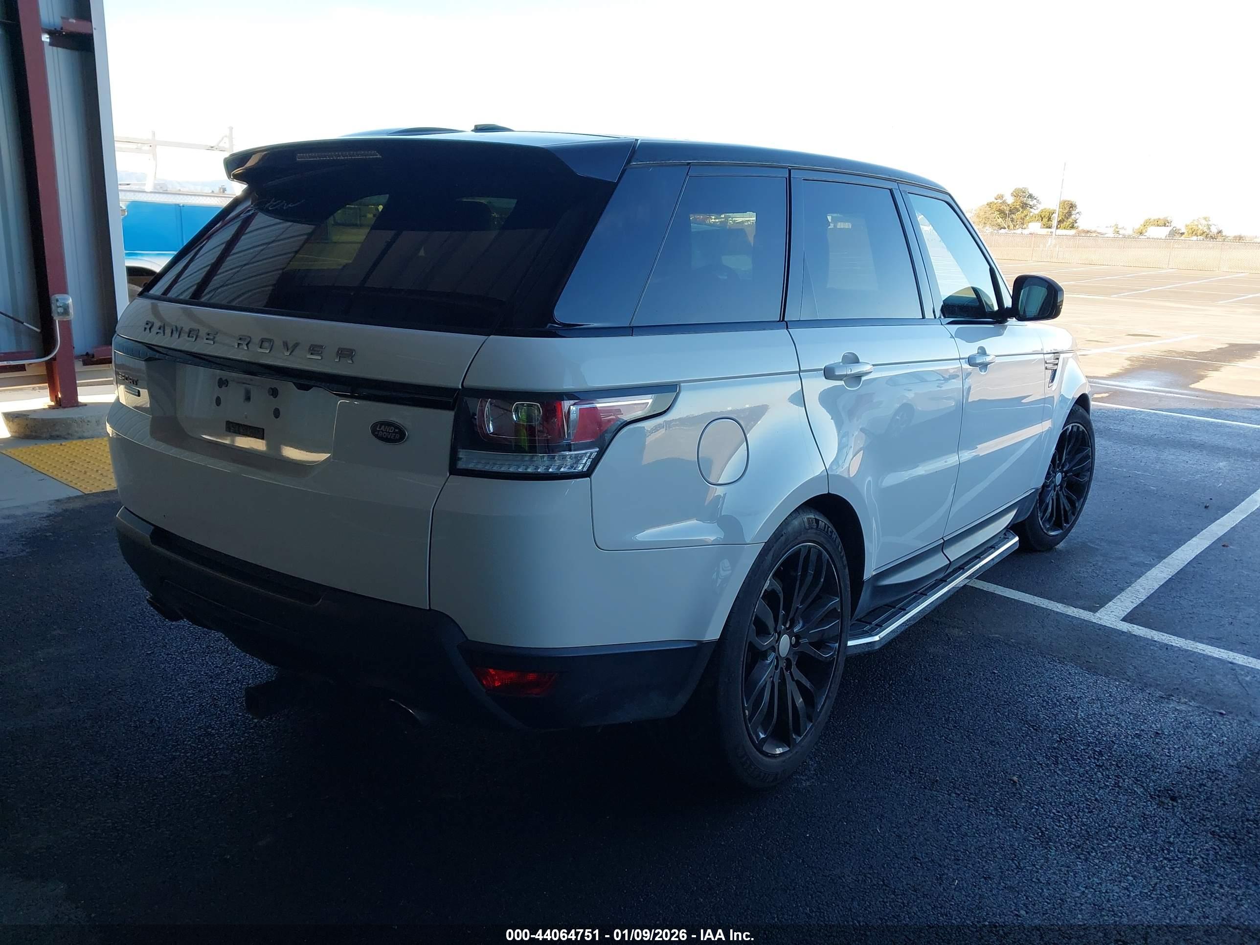 LAND ROVER image 4
