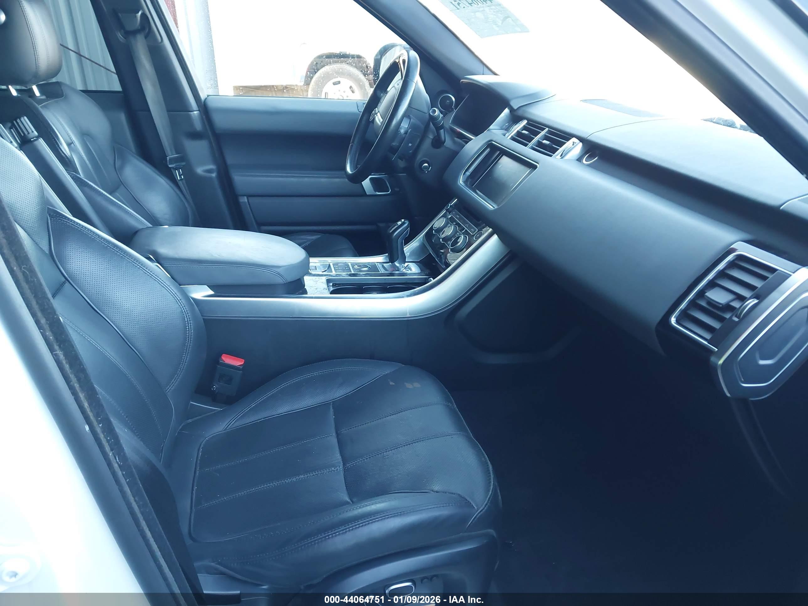 LAND ROVER image 5
