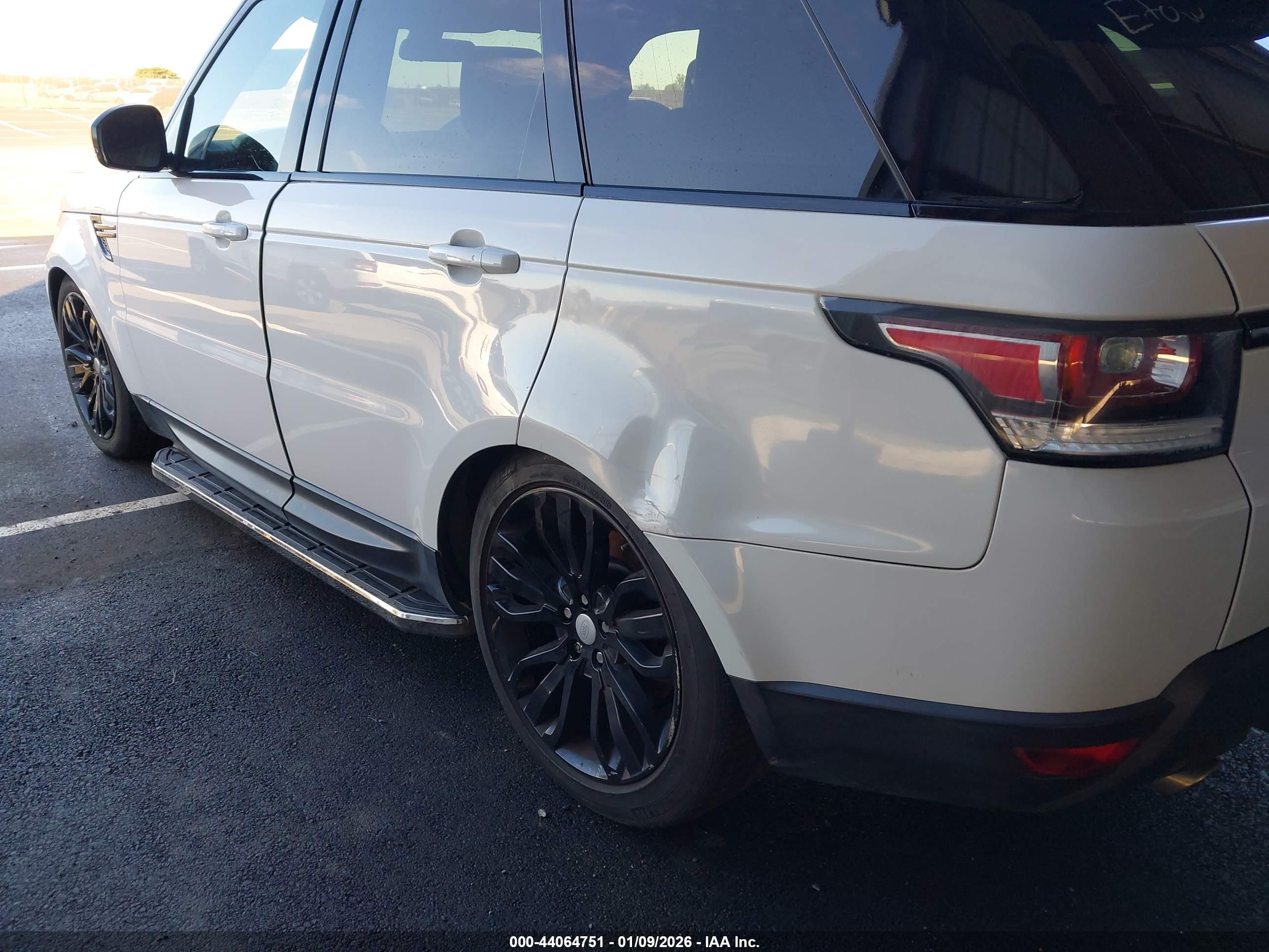LAND ROVER image 6