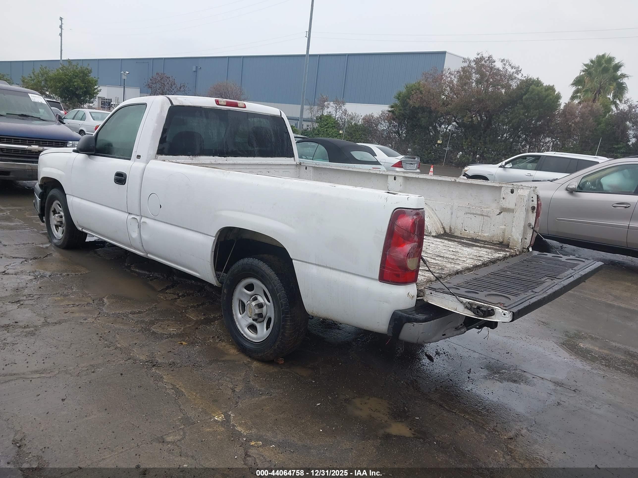 CHEVROLET SILVERADO image 3