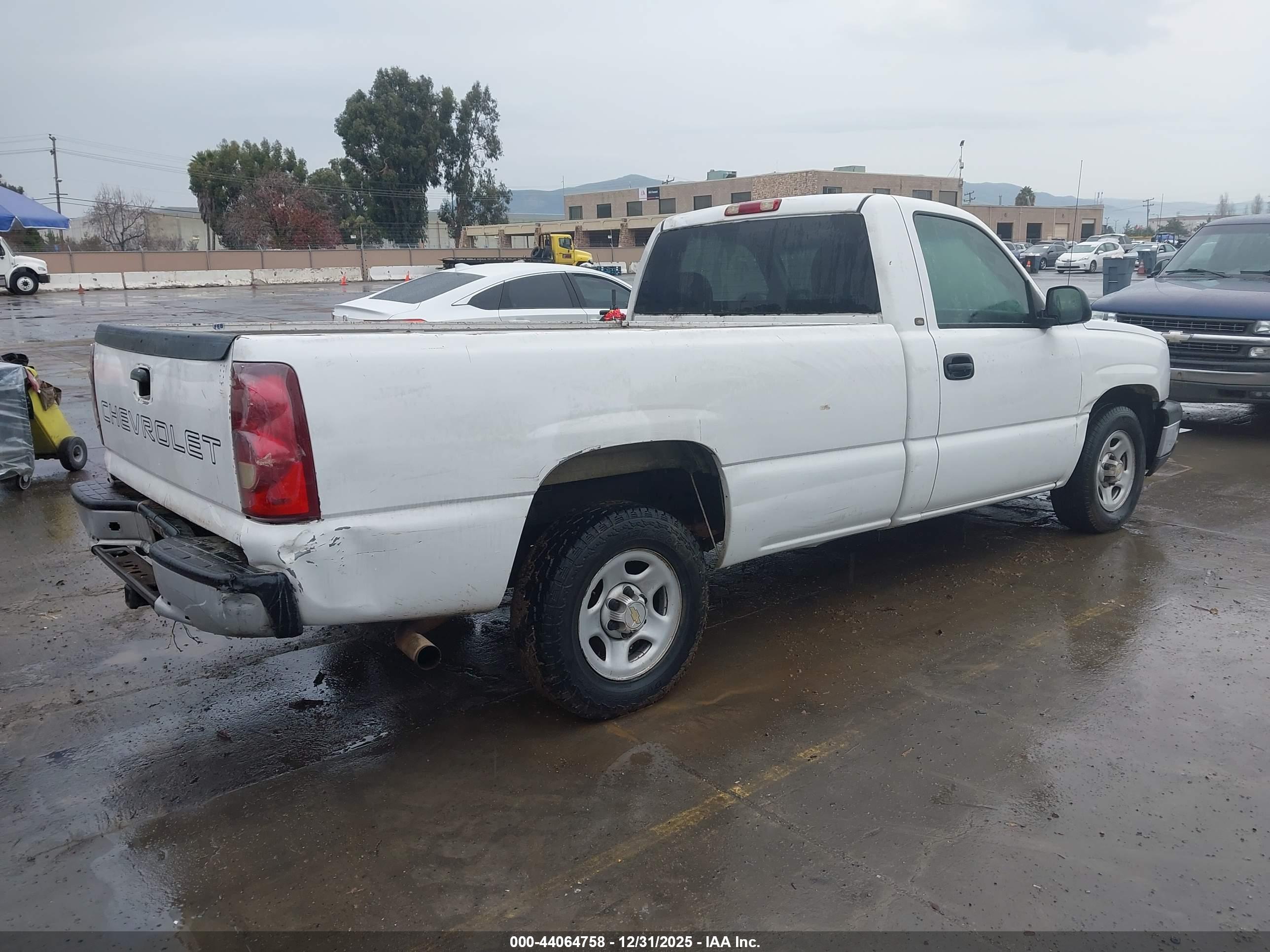 CHEVROLET SILVERADO image 4
