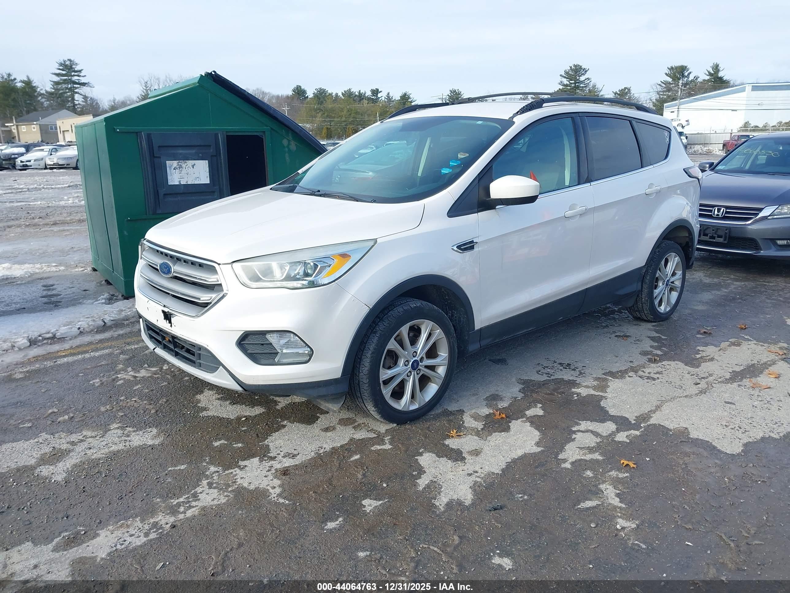 FORD ESCAPE image 2