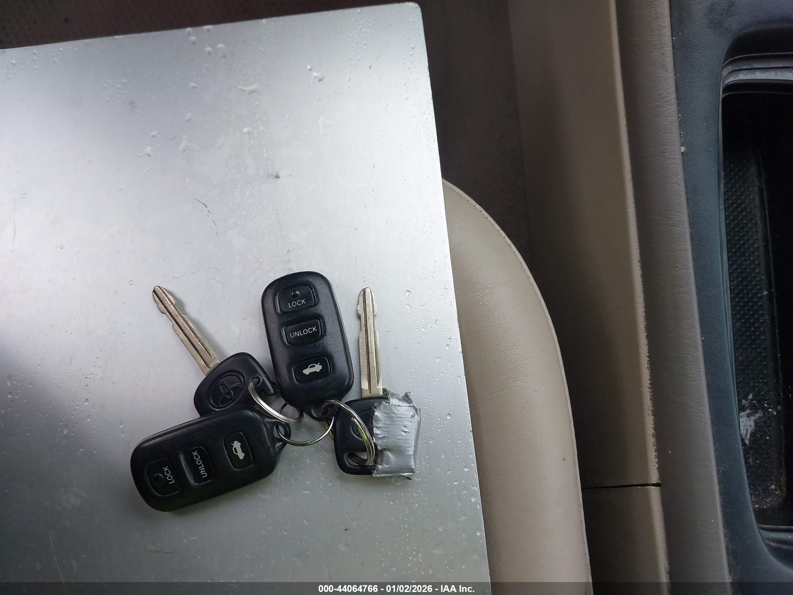 TOYOTA AVALON image 11