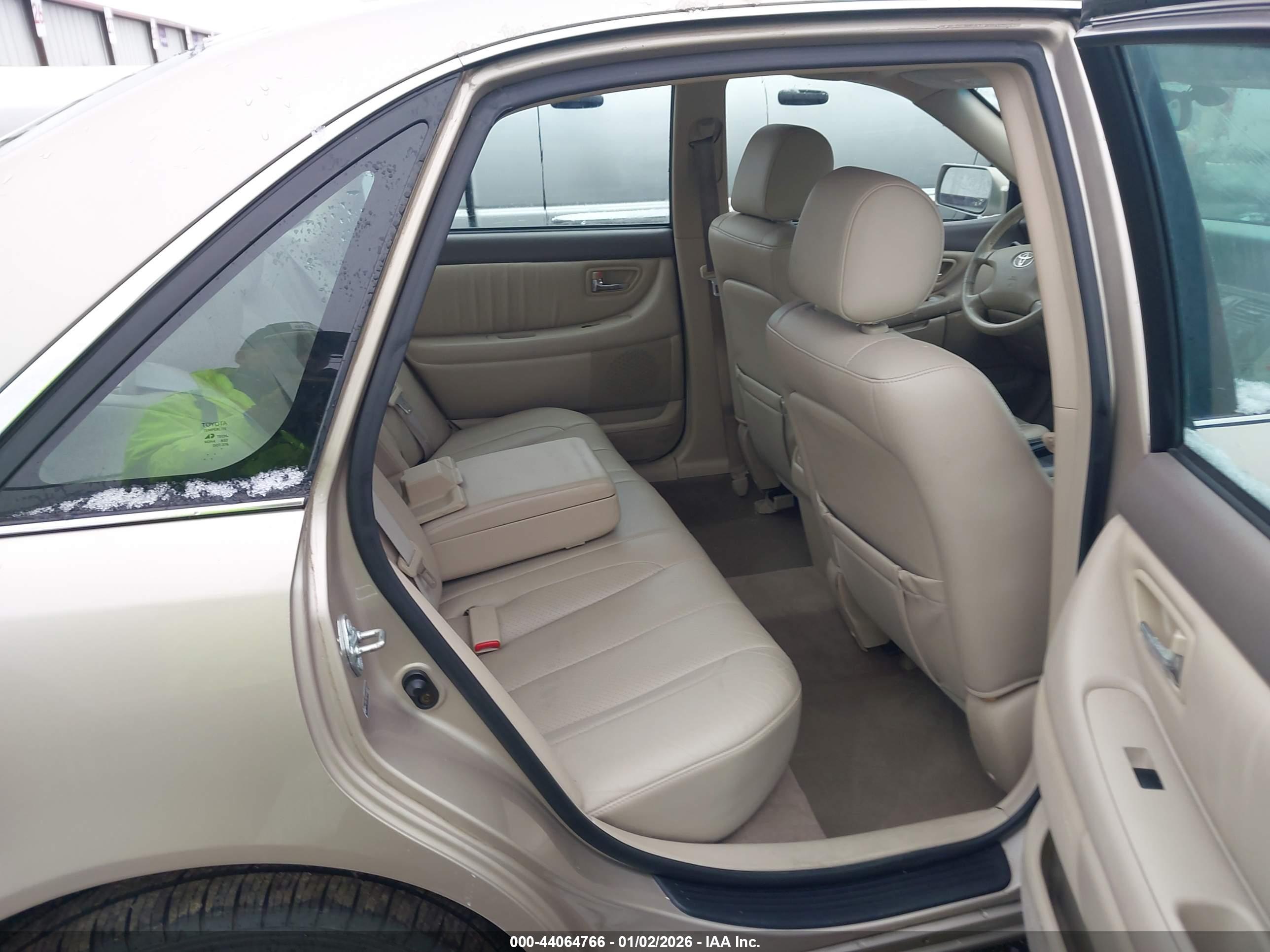 TOYOTA AVALON image 8