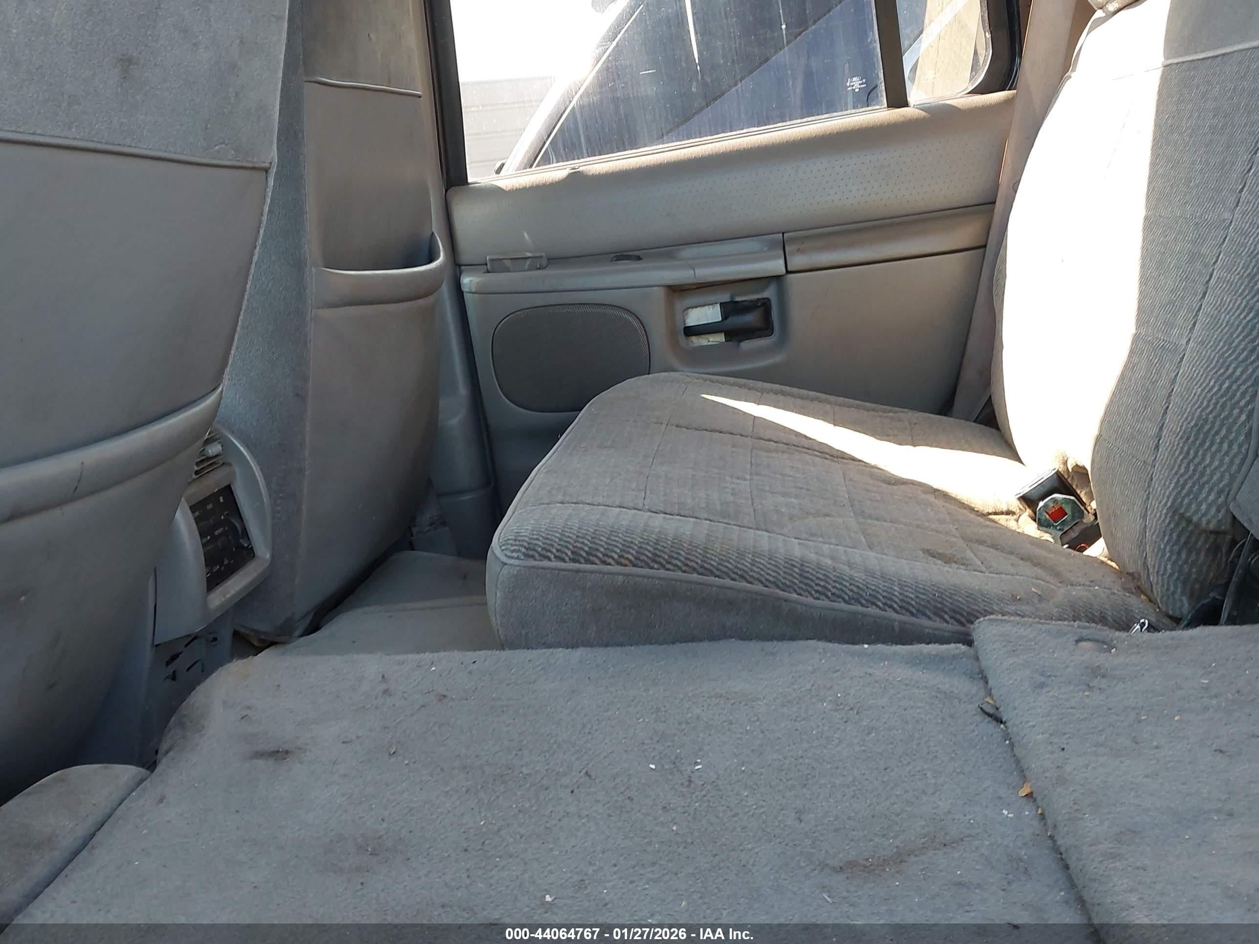 FORD EXPLORER image 8