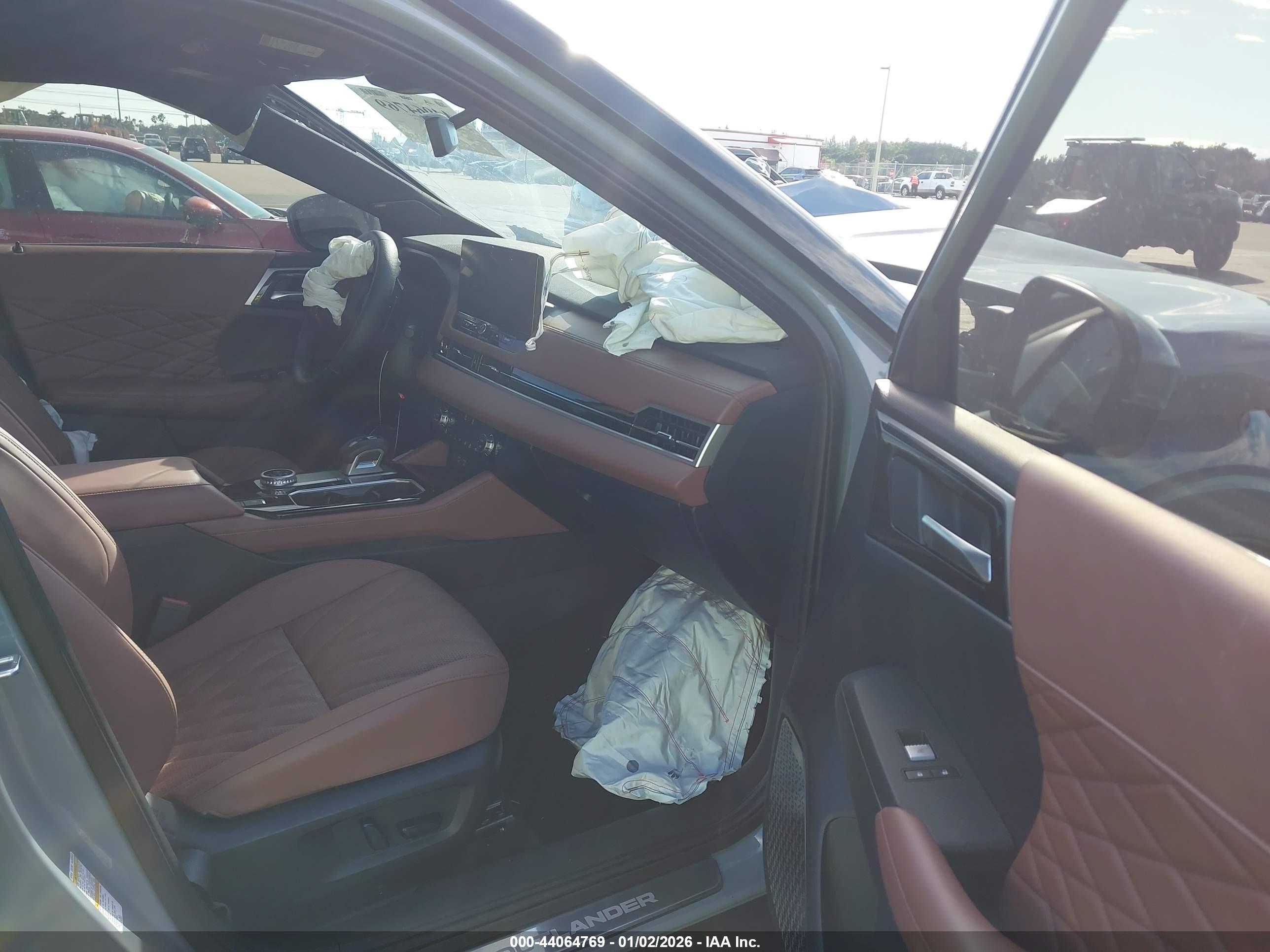 MITSUBISHI OUTLANDER image 5