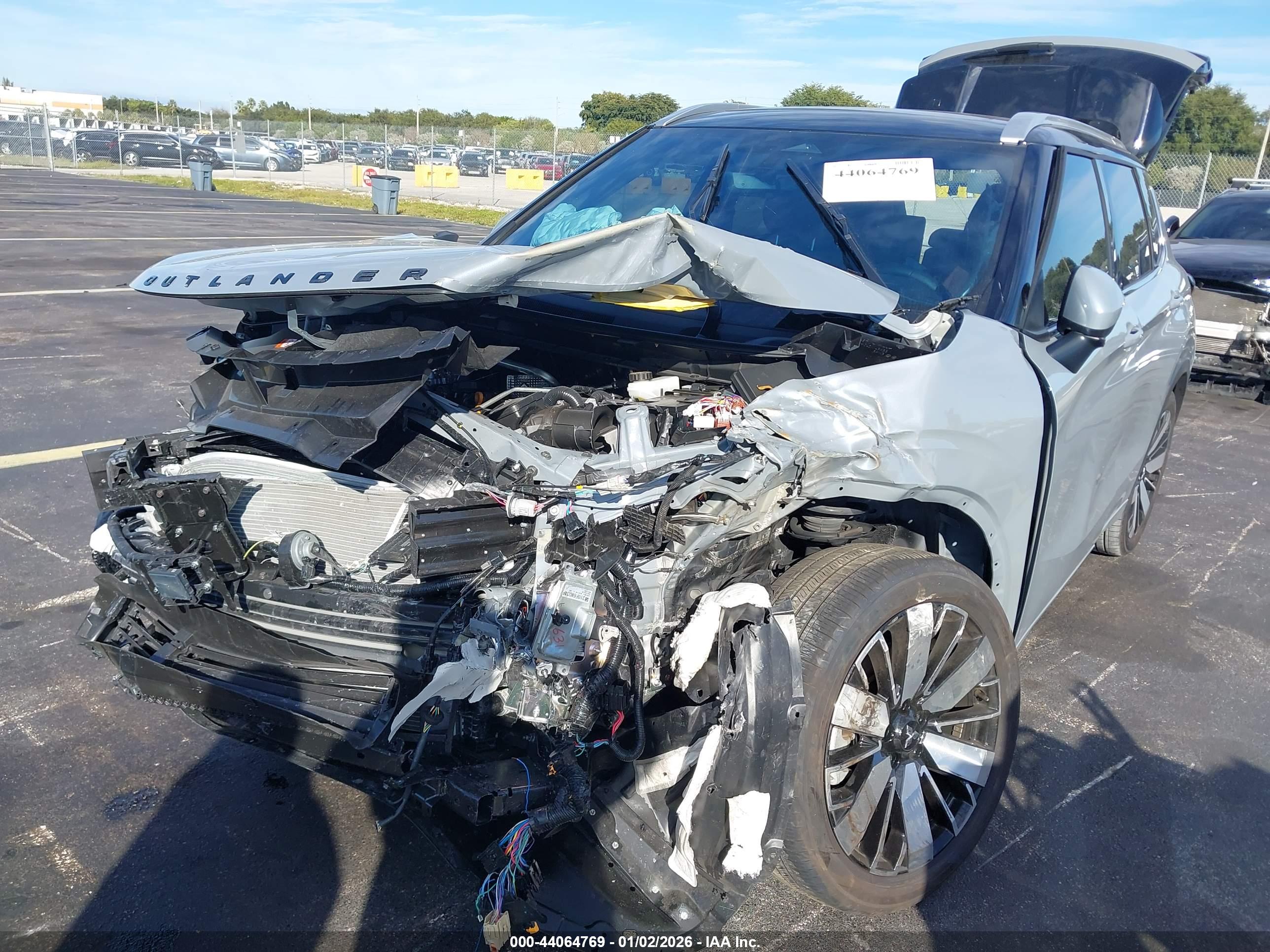 MITSUBISHI OUTLANDER image 6