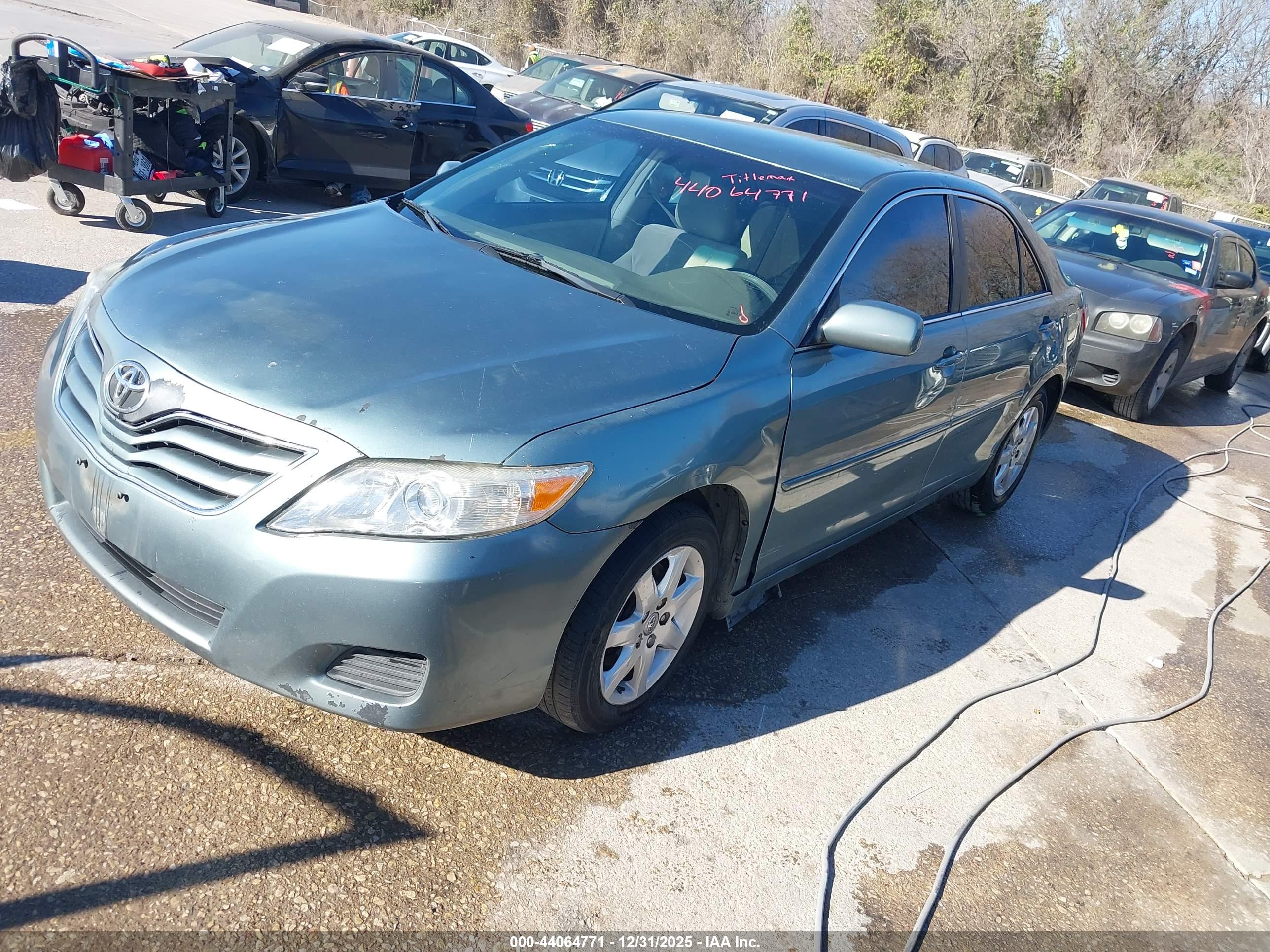 TOYOTA CAMRY image 2