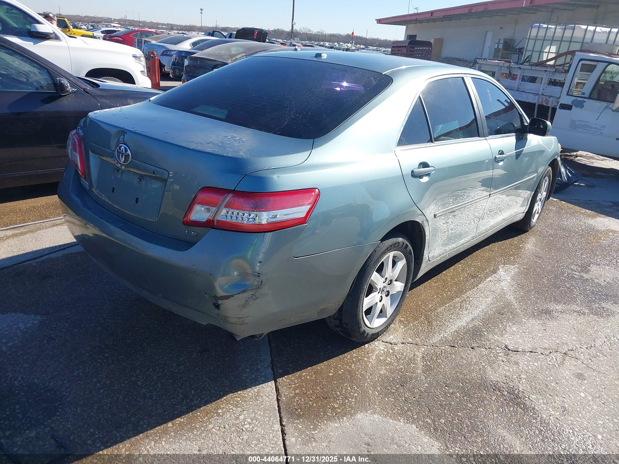 TOYOTA CAMRY image 4