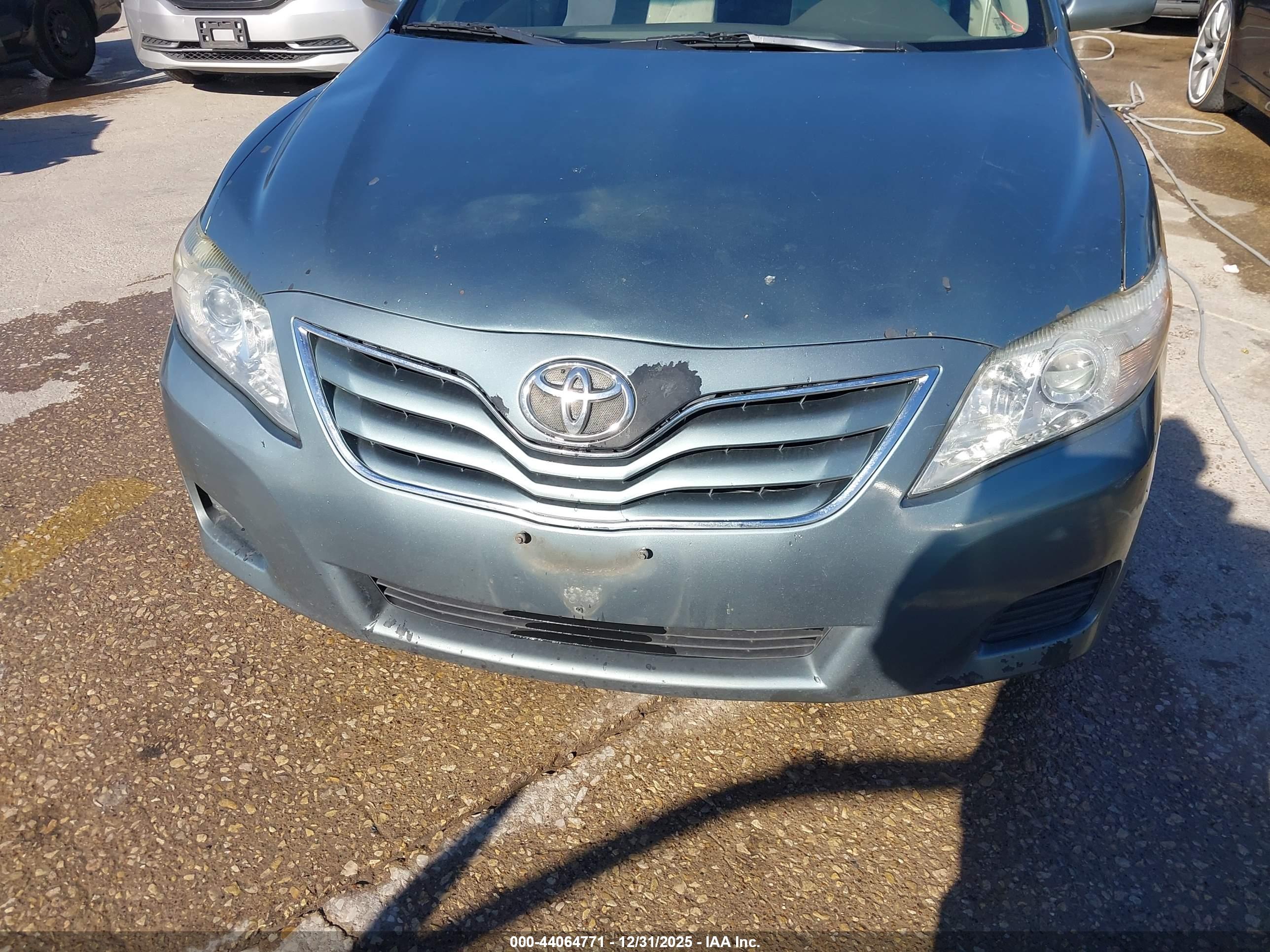 TOYOTA CAMRY image 6