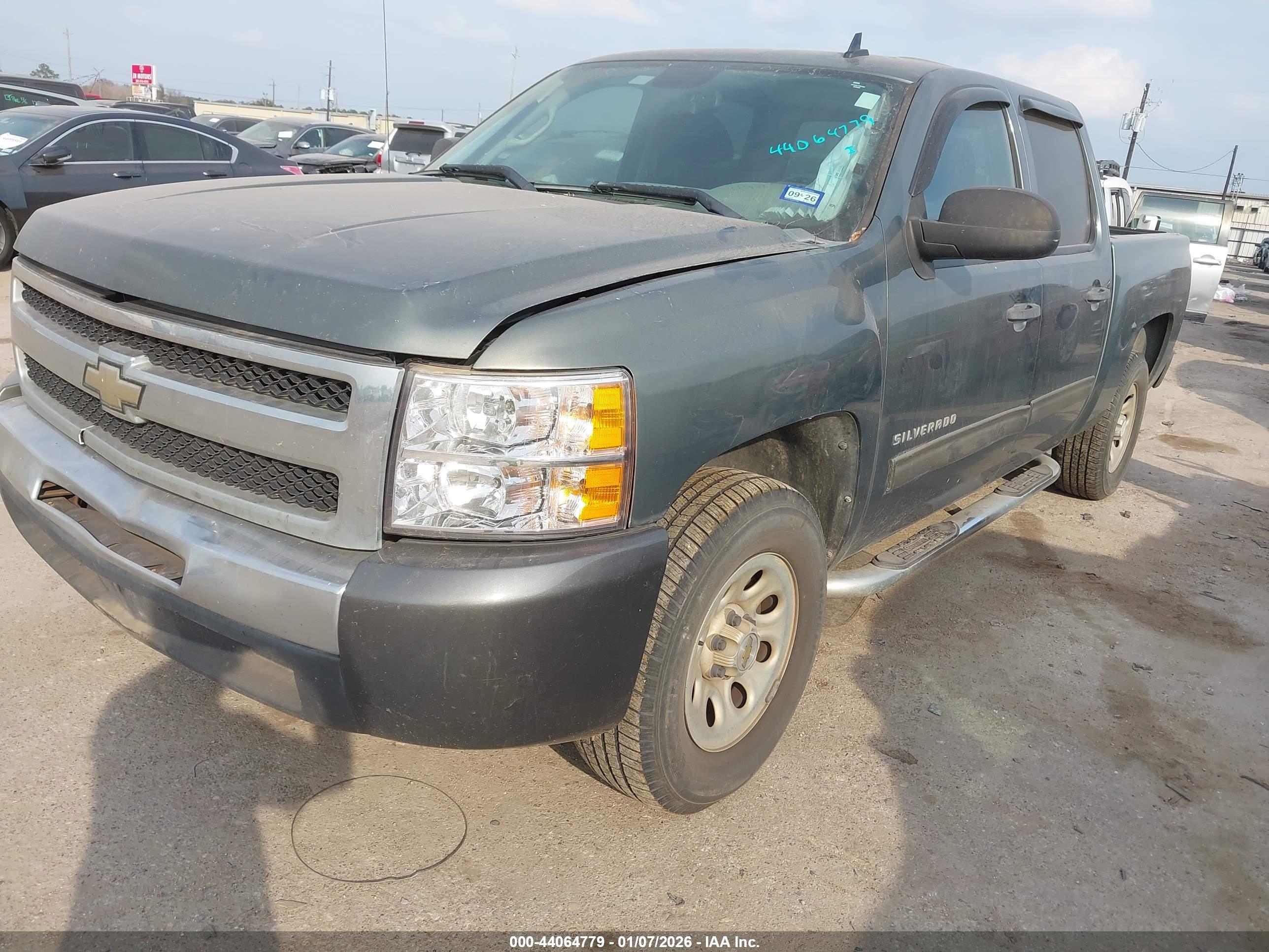 CHEVROLET SILVERADO image 2