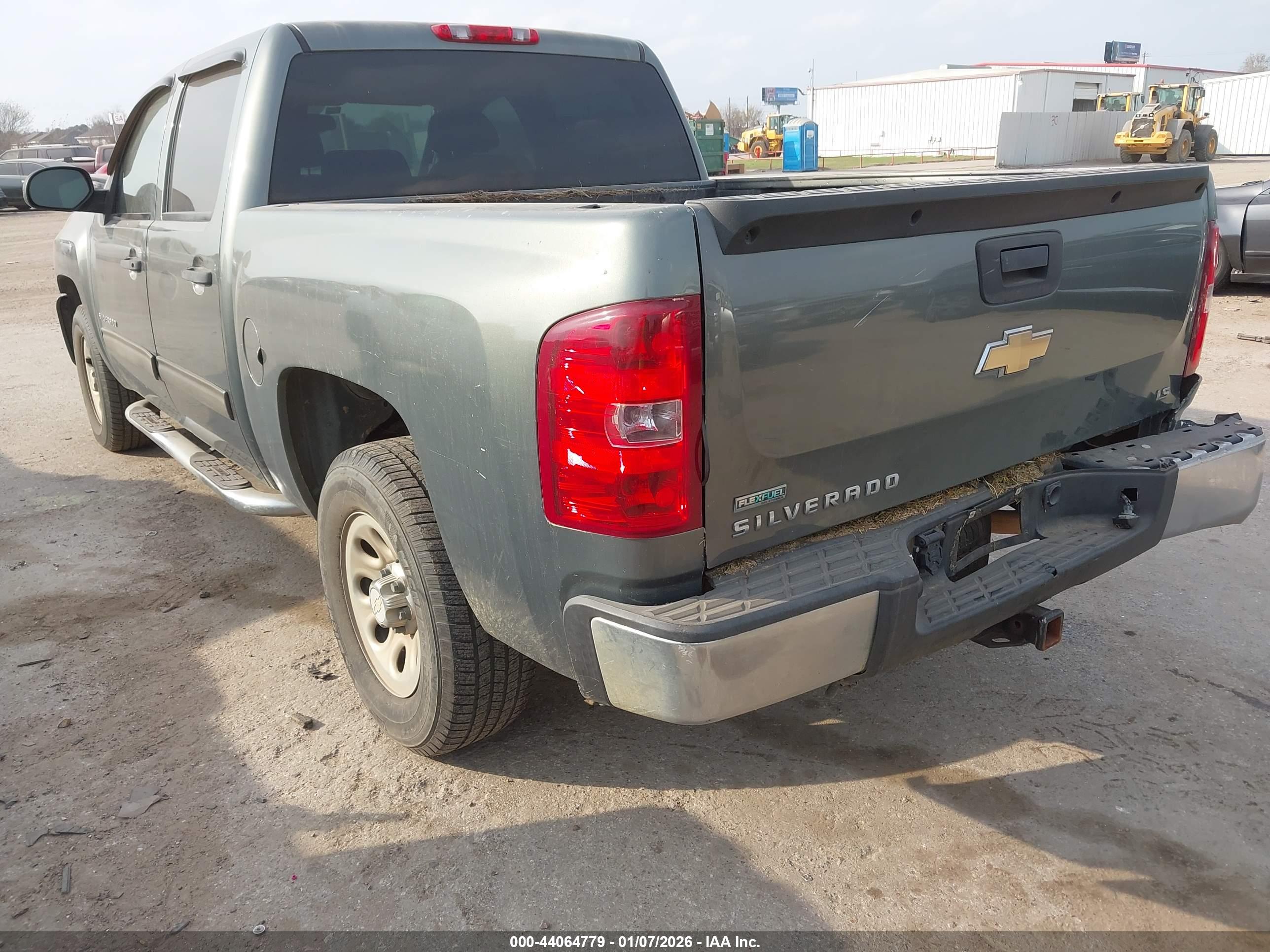 CHEVROLET SILVERADO image 3