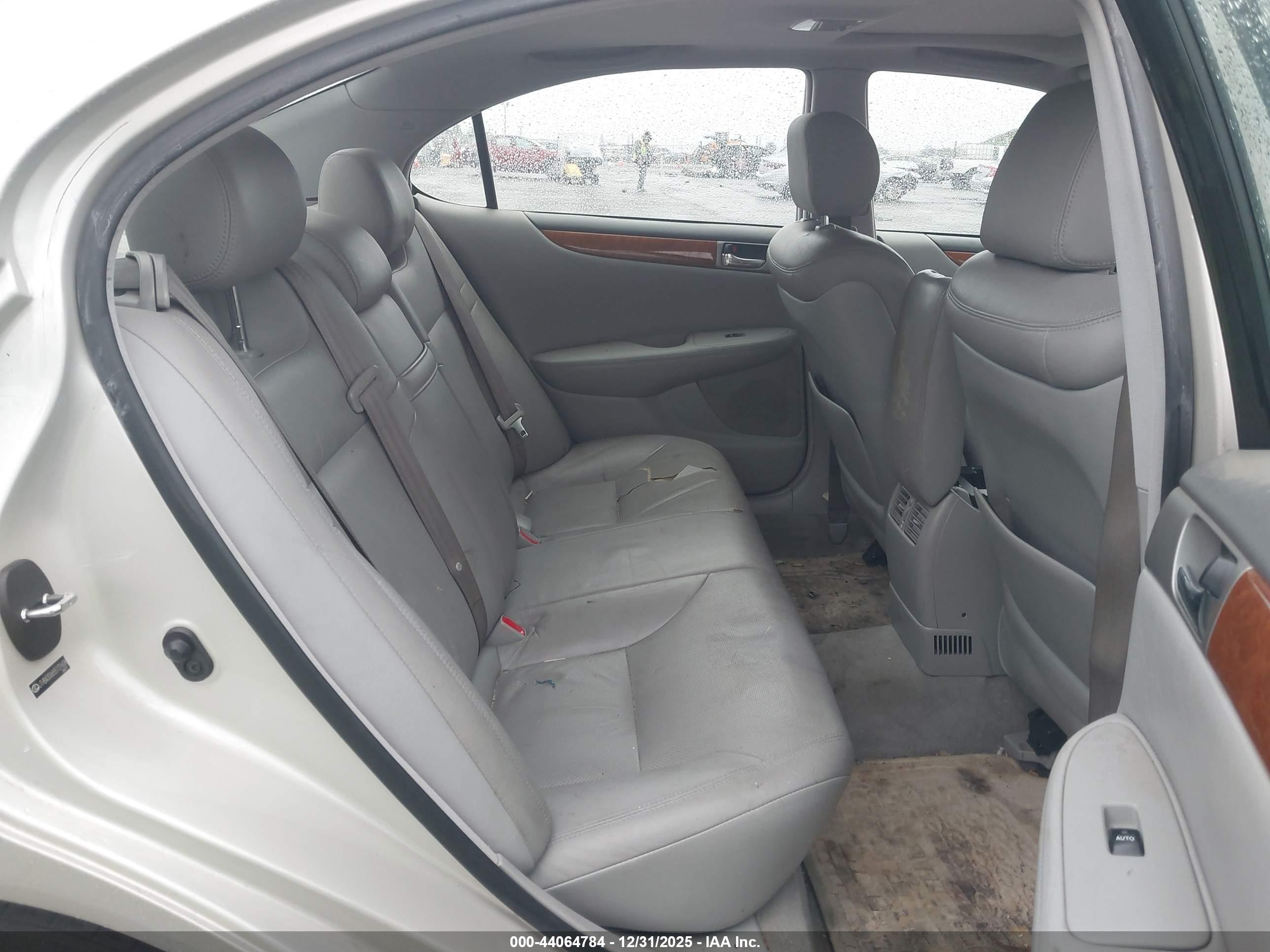 LEXUS ES image 8