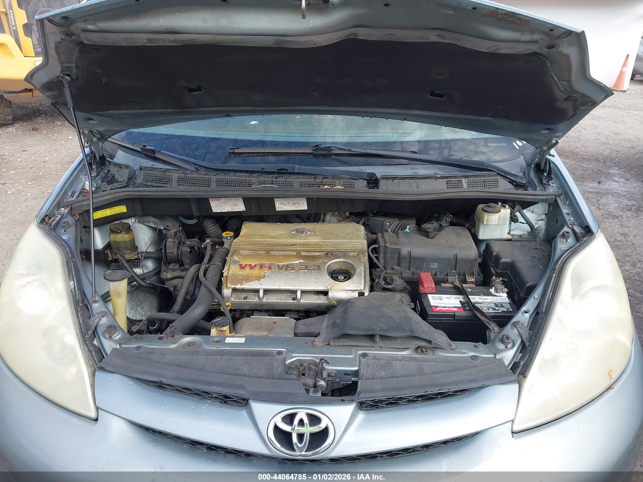 TOYOTA SIENNA image 10