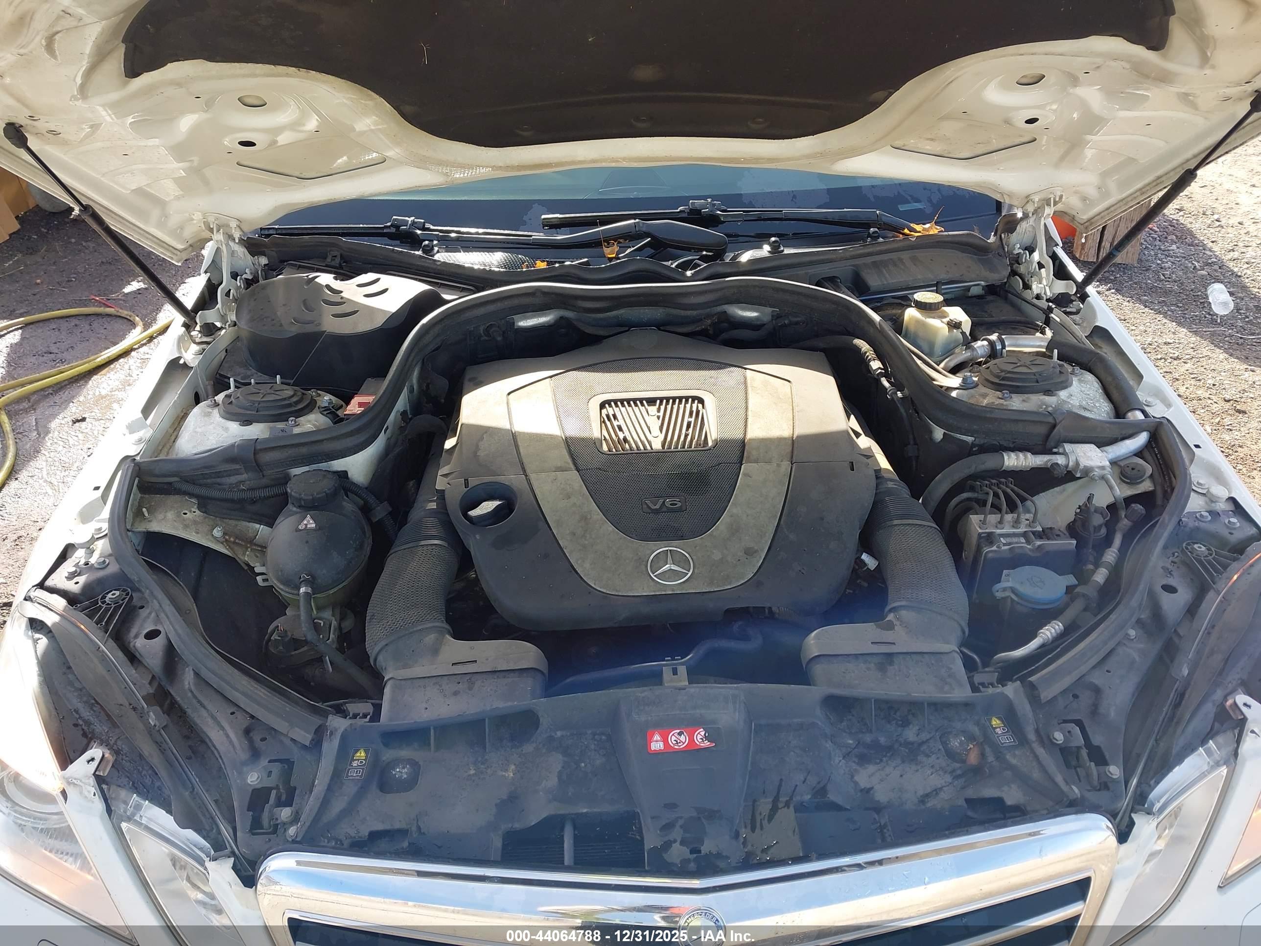 MERCEDES-BENZ E image 10