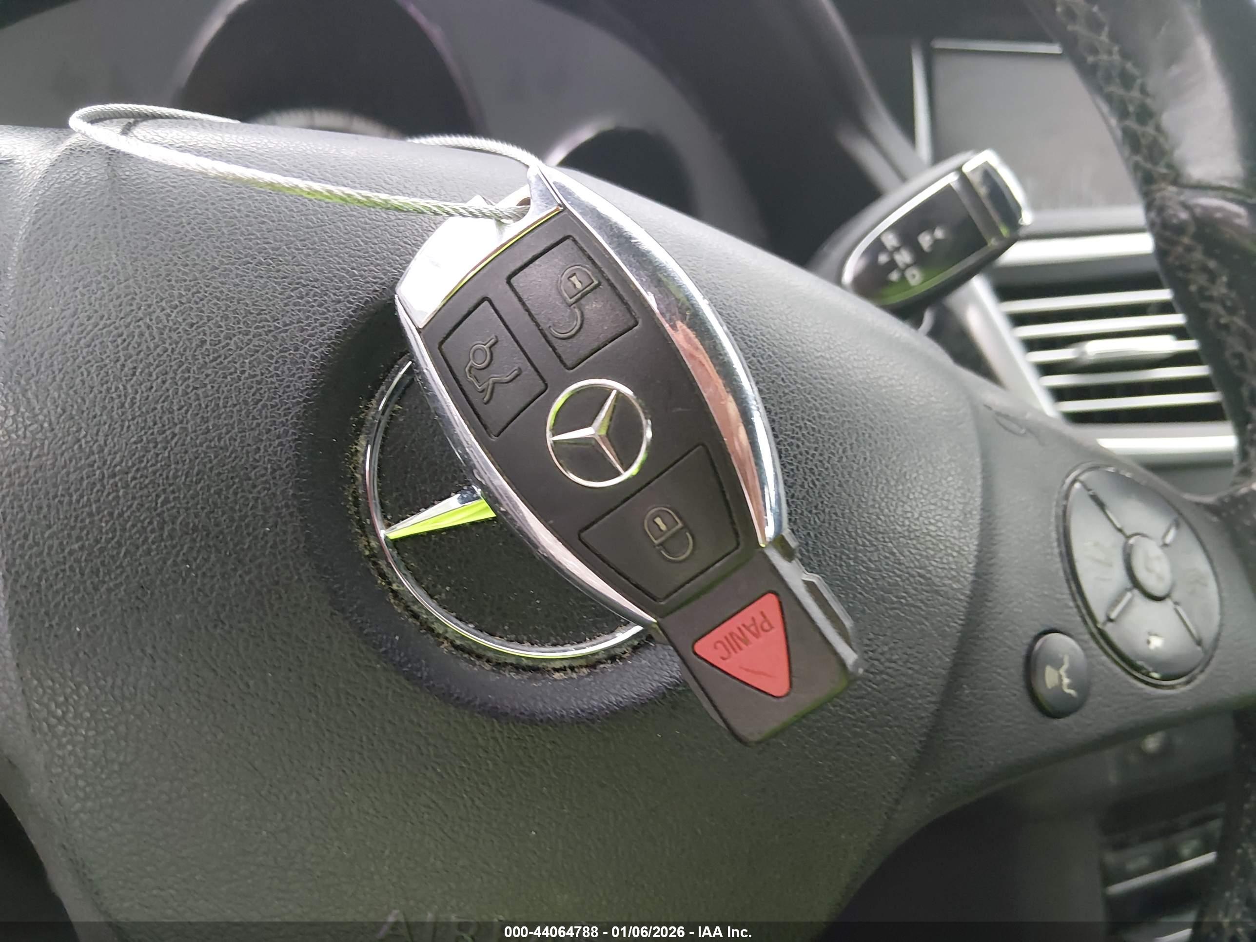 MERCEDES-BENZ E image 11