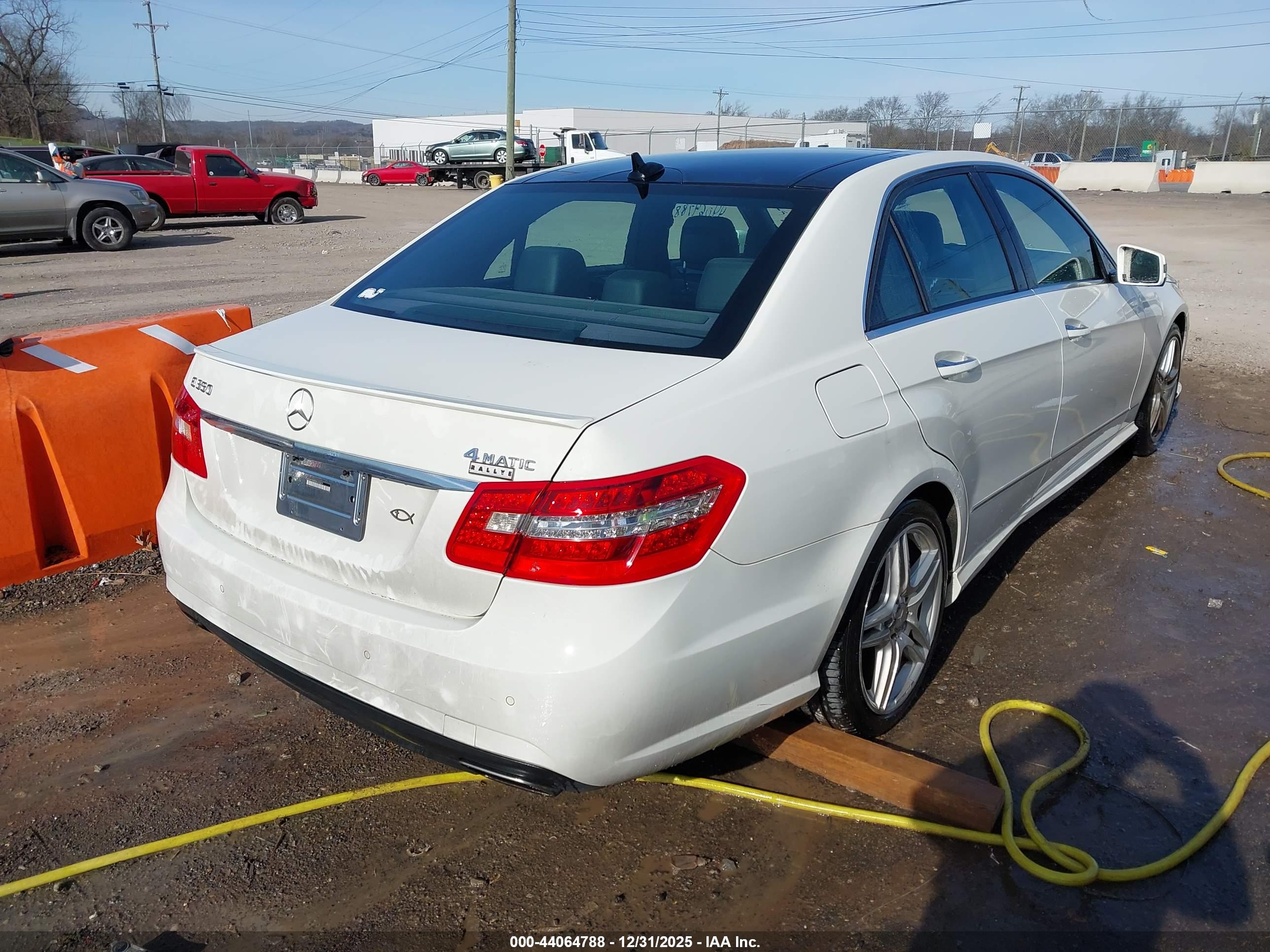 MERCEDES-BENZ E image 4