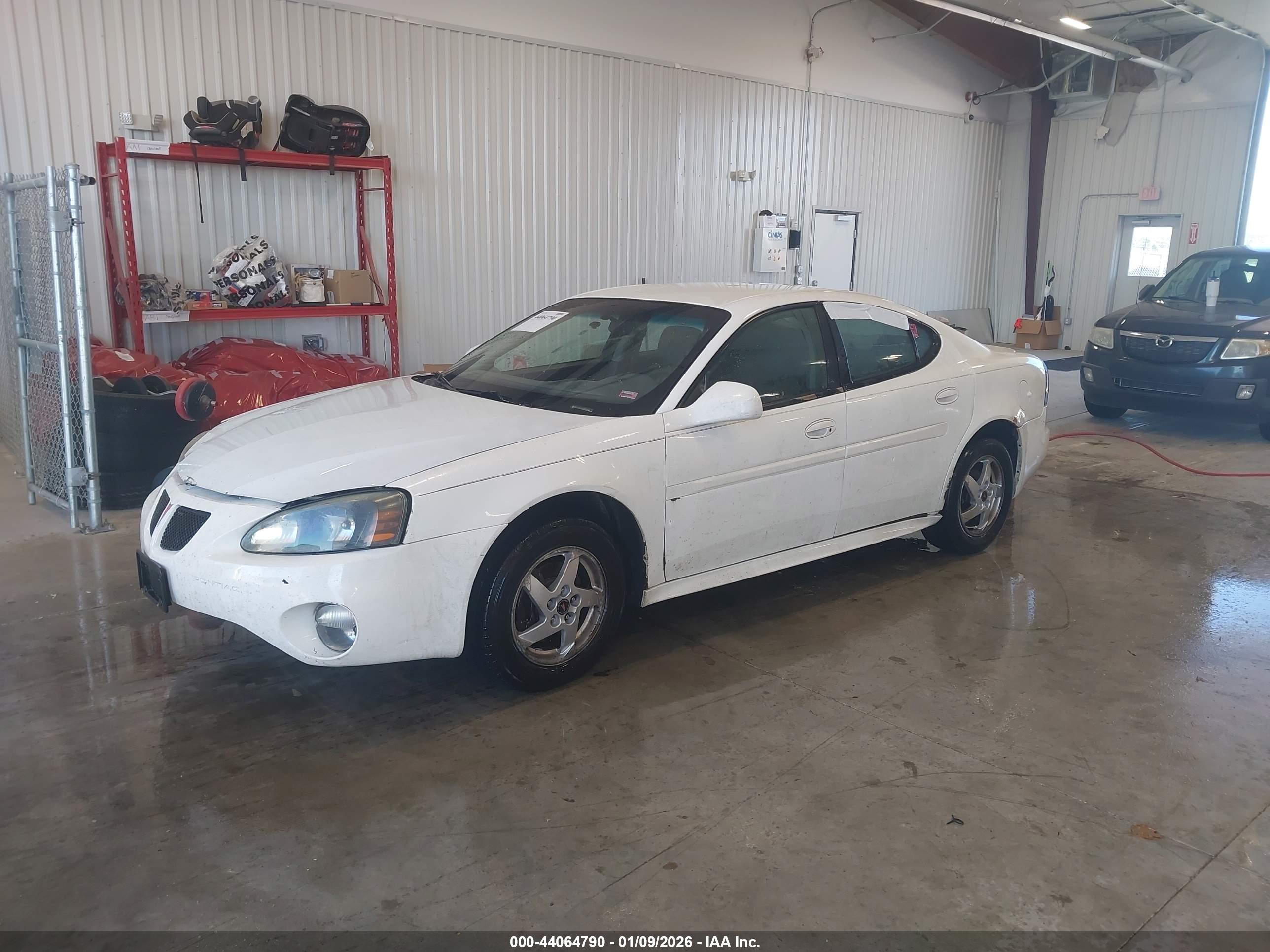 PONTIAC GRAND image 2