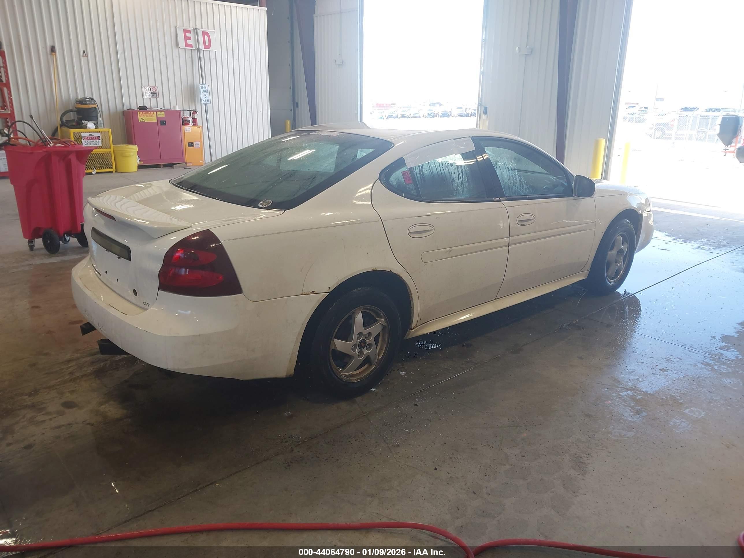 PONTIAC GRAND image 4