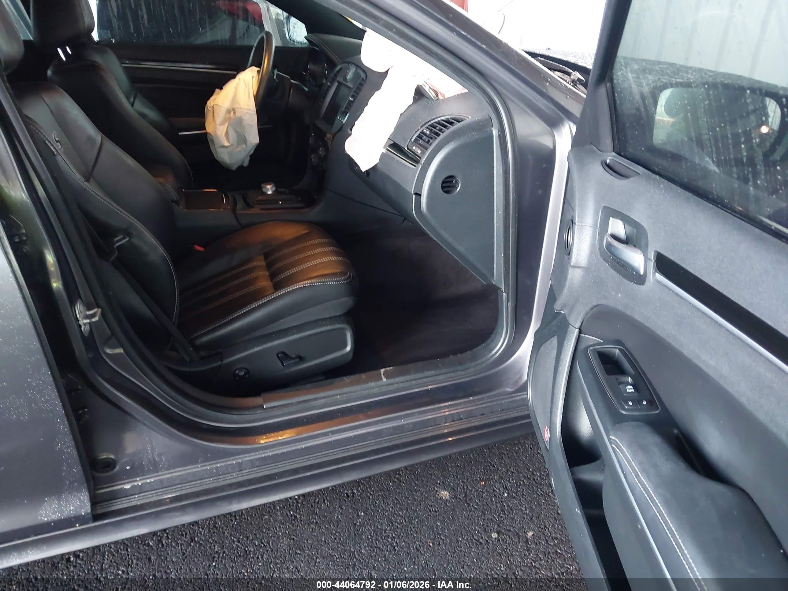 CHRYSLER 300 image 5