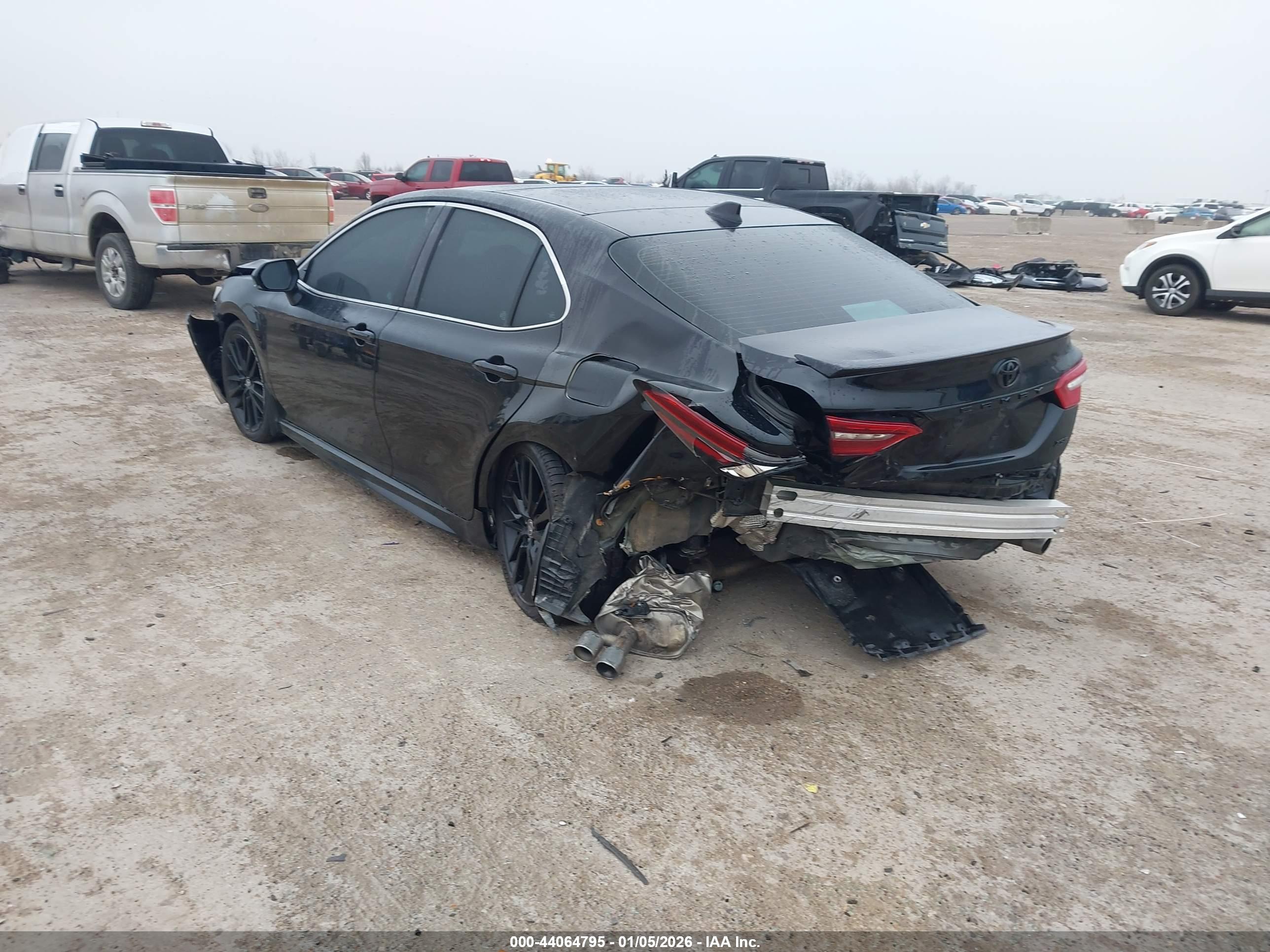 TOYOTA CAMRY image 3