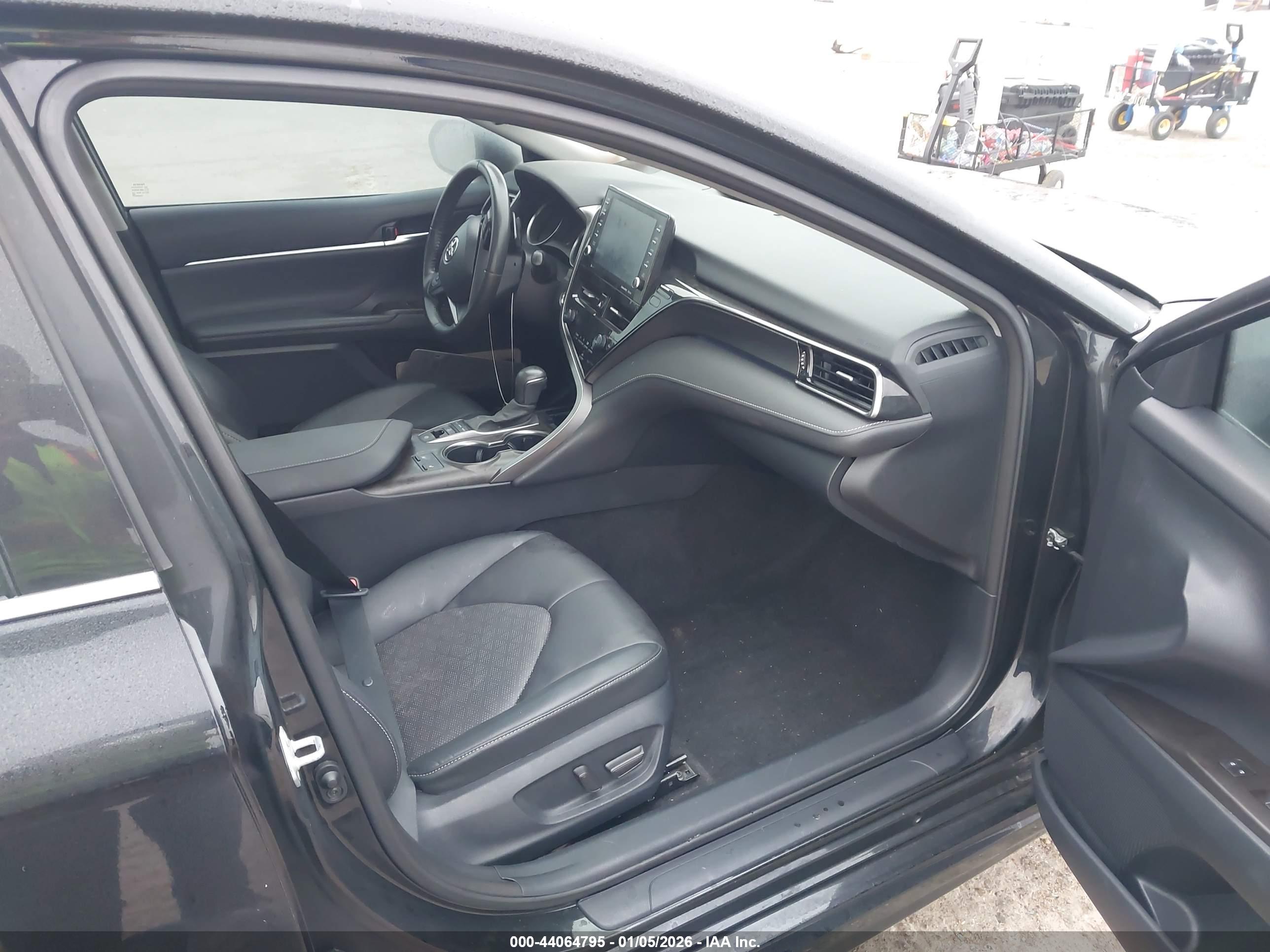 TOYOTA CAMRY image 5