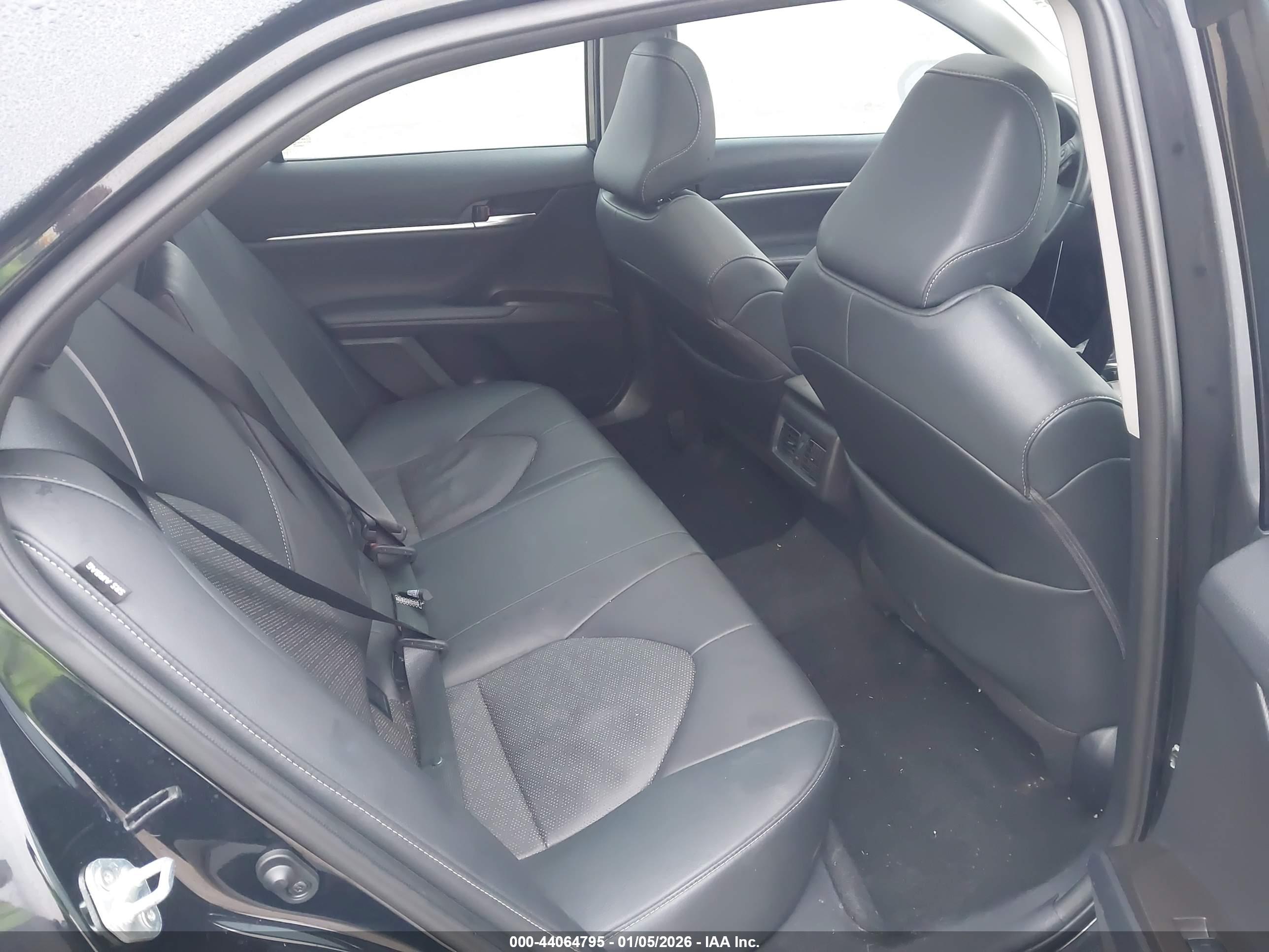 TOYOTA CAMRY image 8
