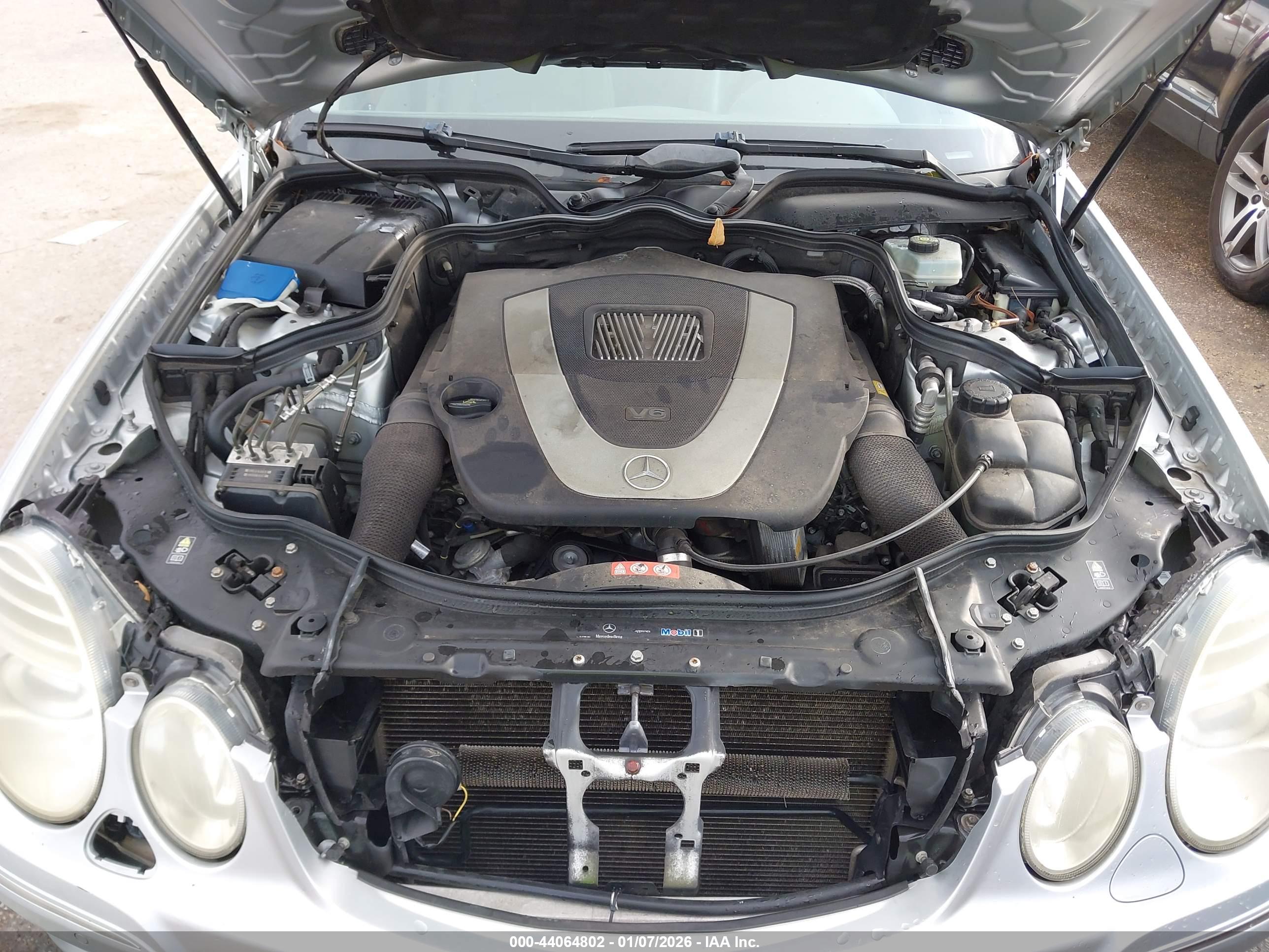 MERCEDES-BENZ E image 10