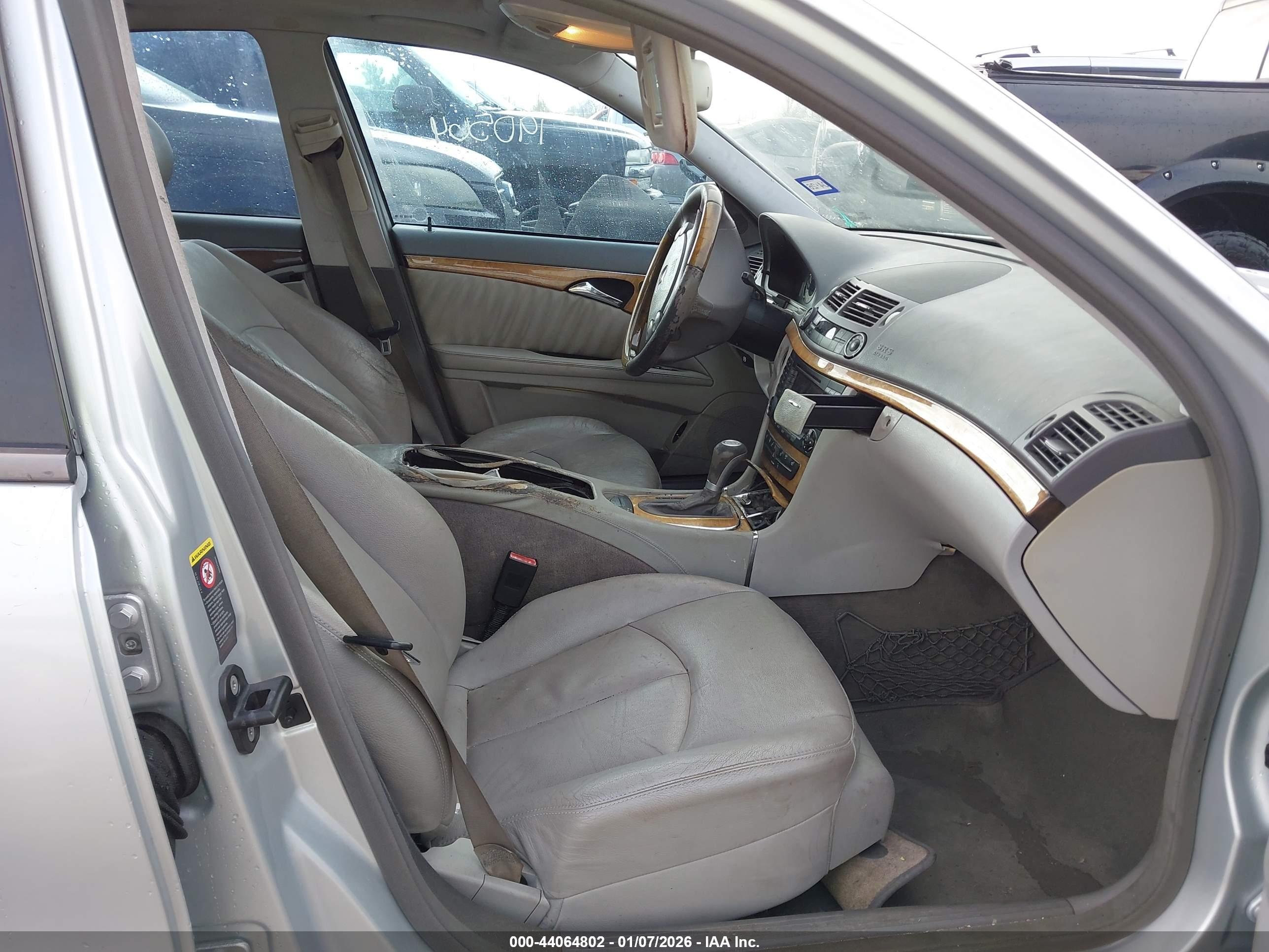 MERCEDES-BENZ E image 5