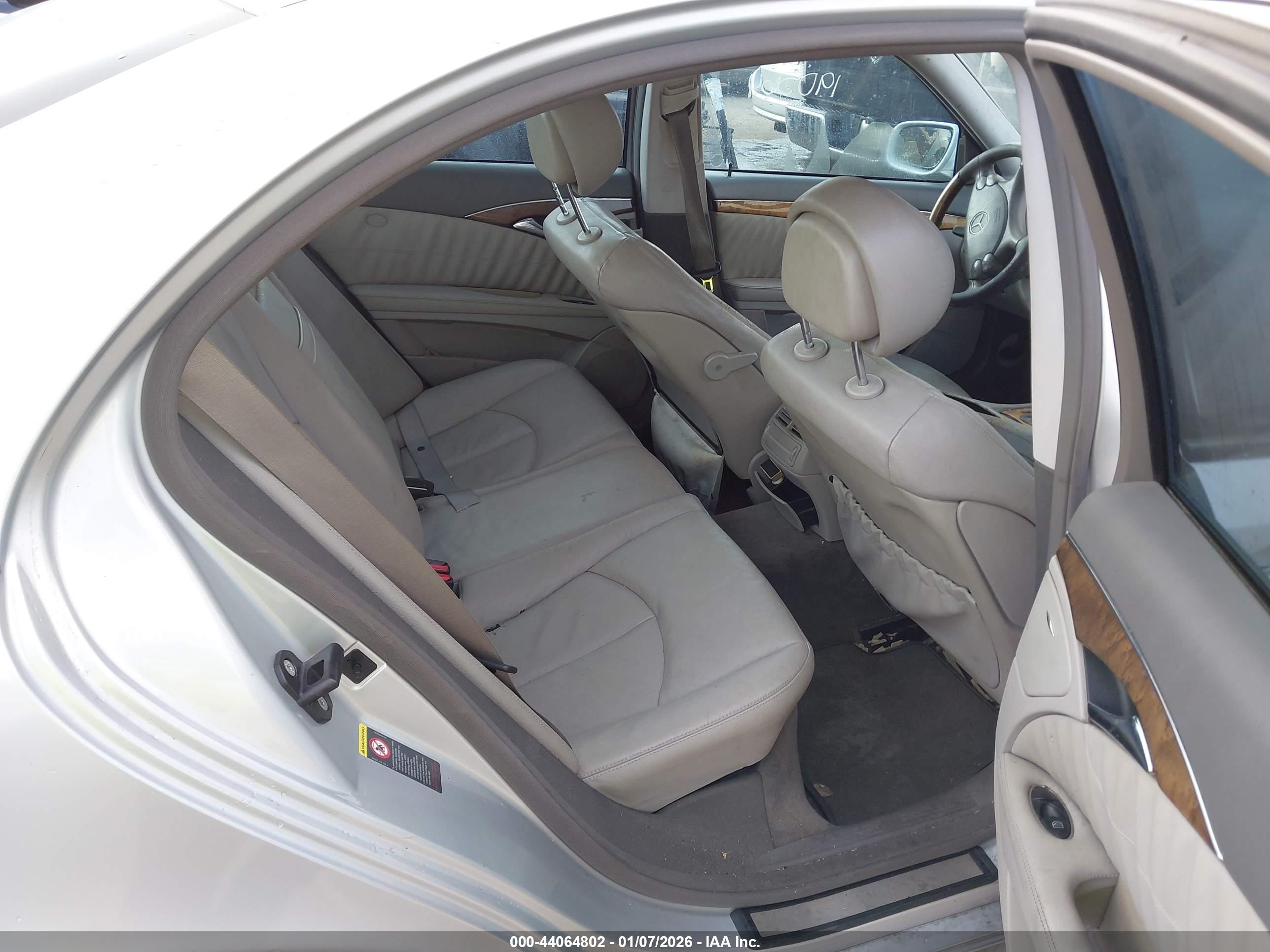 MERCEDES-BENZ E image 8