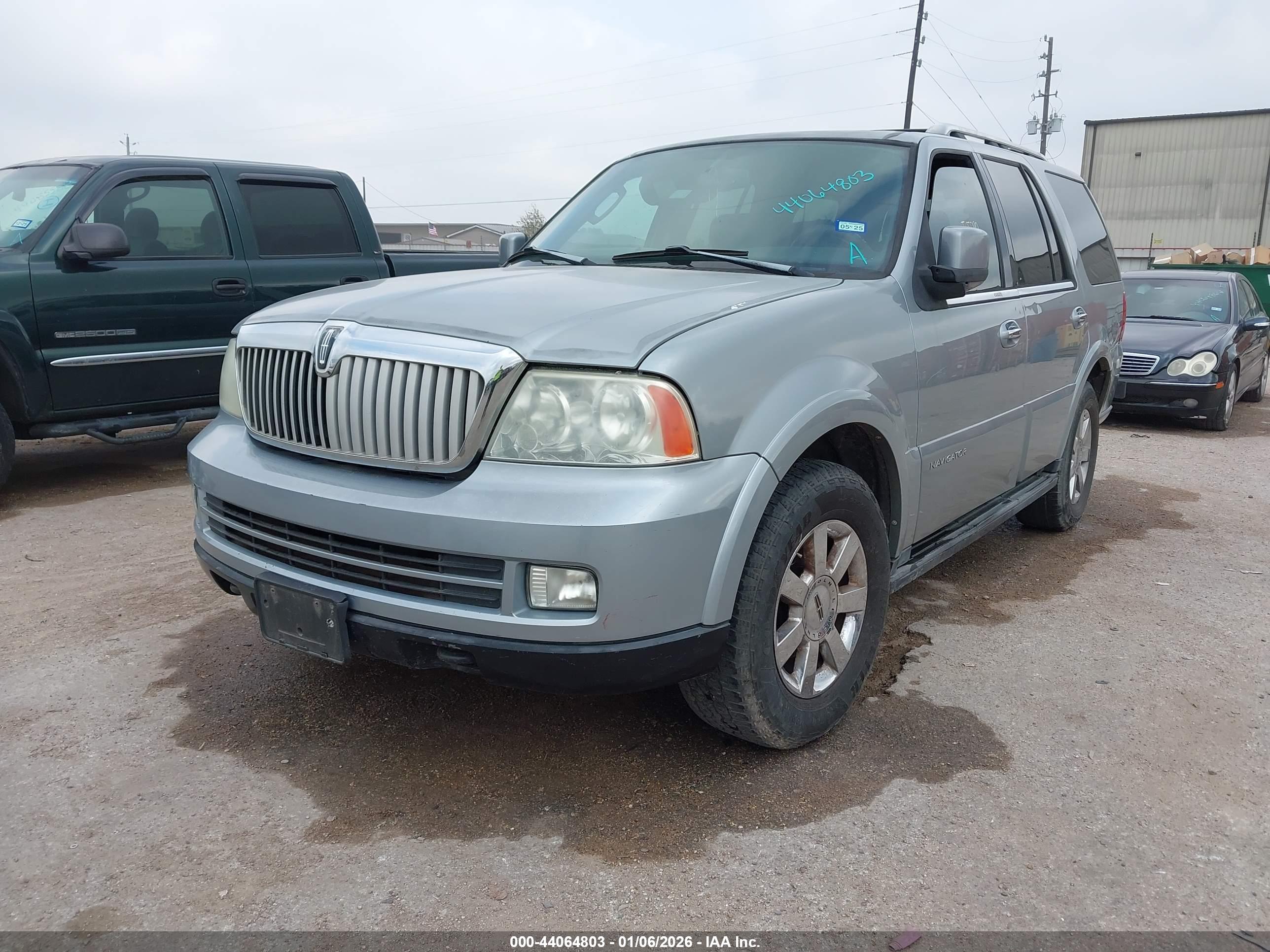 LINCOLN NAVIGATOR image 2