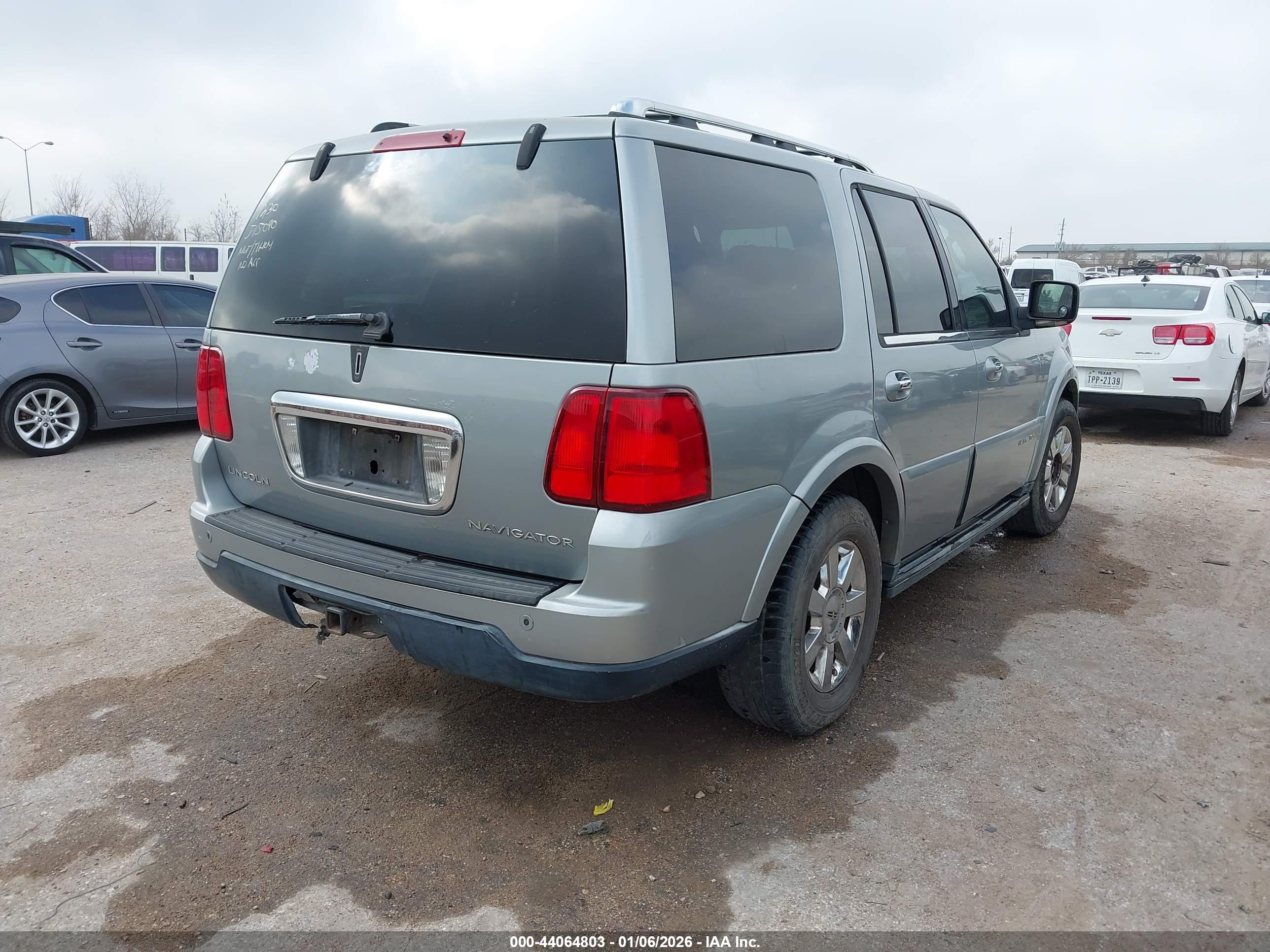 LINCOLN NAVIGATOR image 4