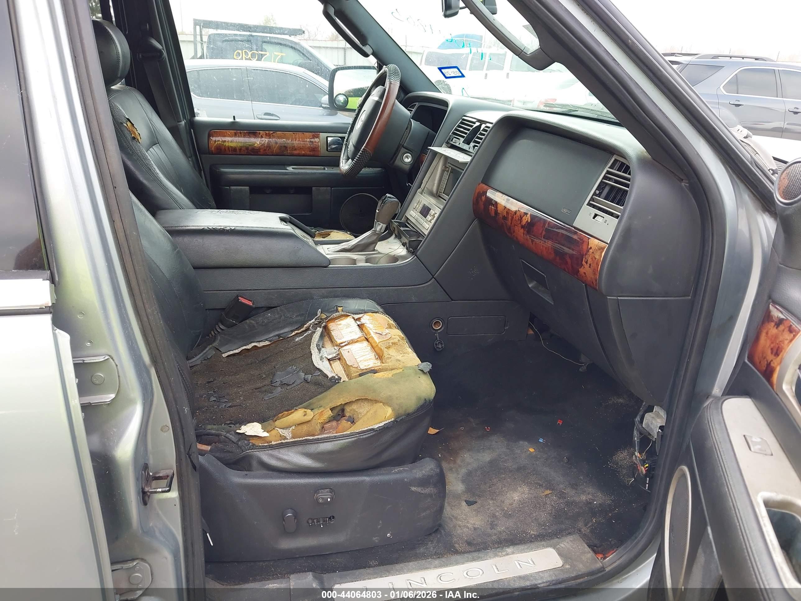 LINCOLN NAVIGATOR image 5