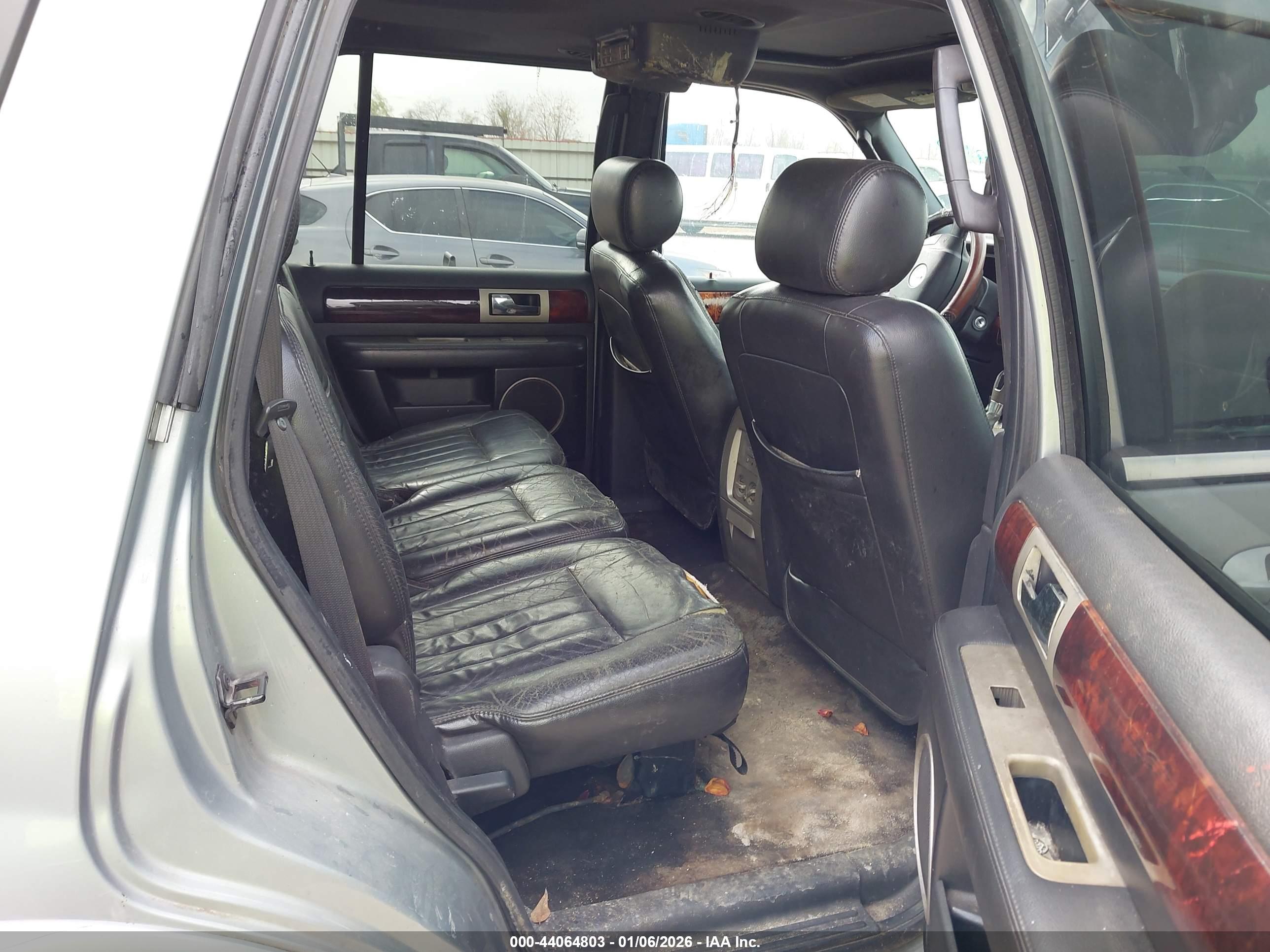 LINCOLN NAVIGATOR image 8