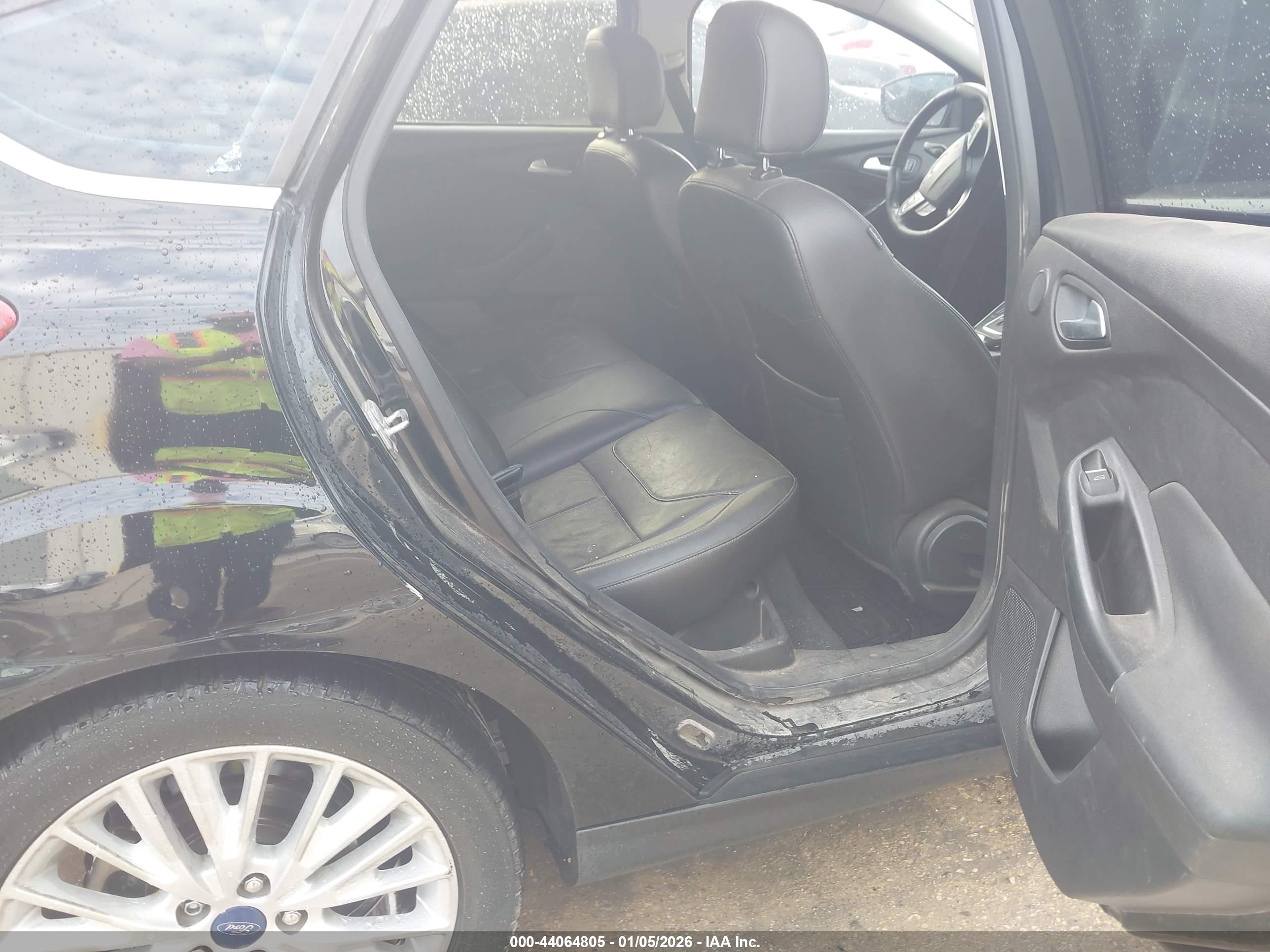 FORD FOCUS image 8