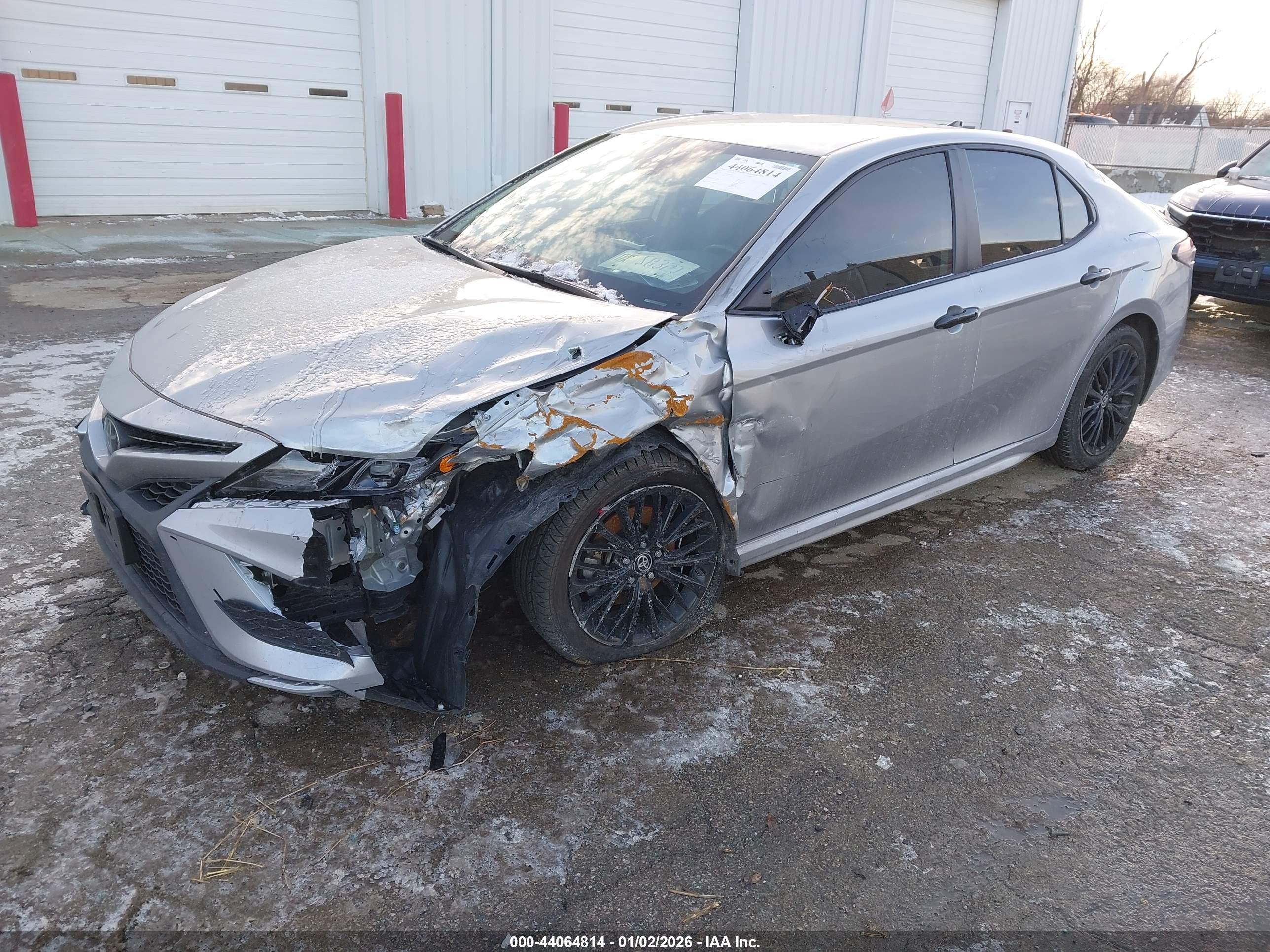 TOYOTA CAMRY image 2