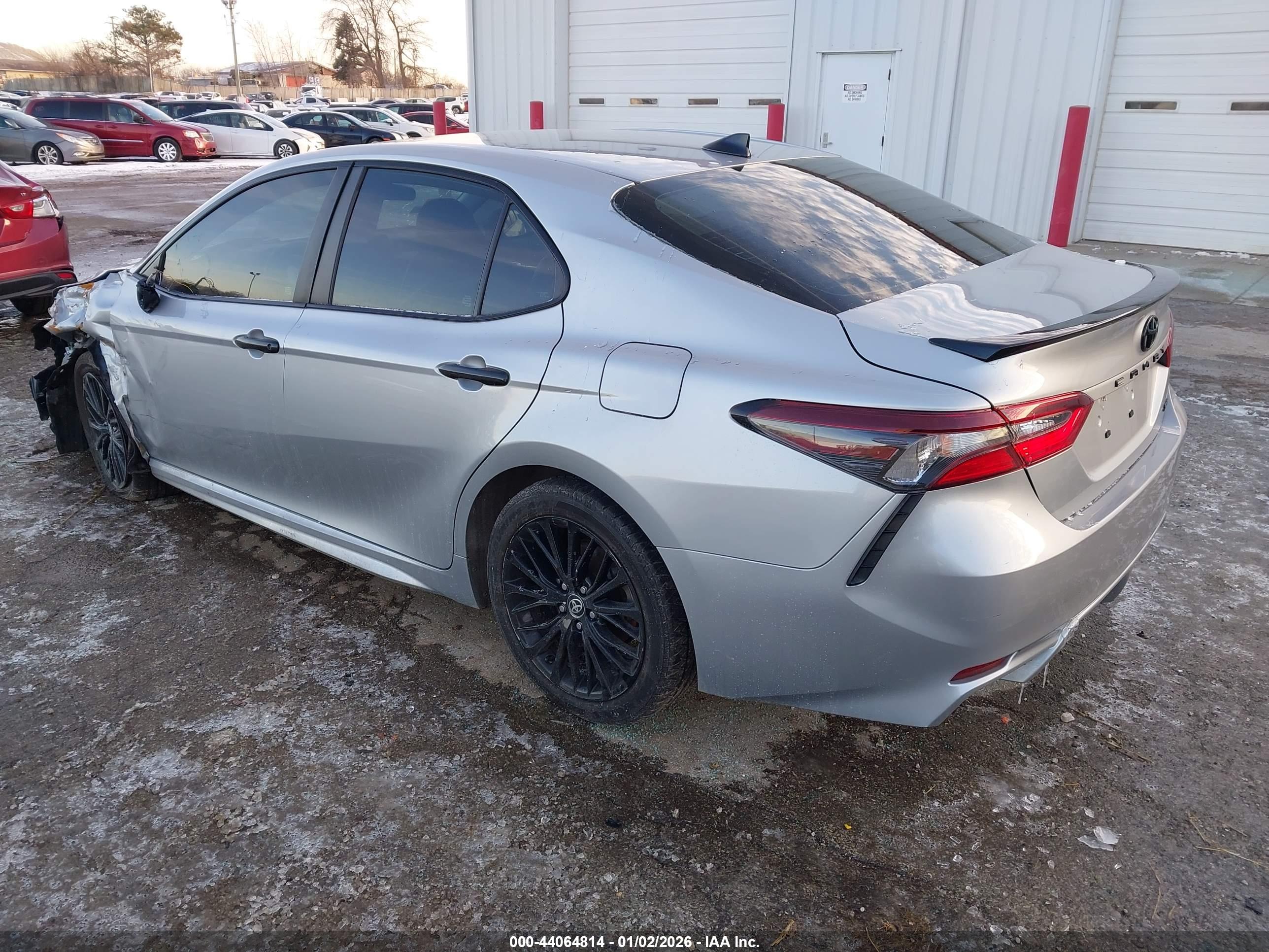 TOYOTA CAMRY image 3