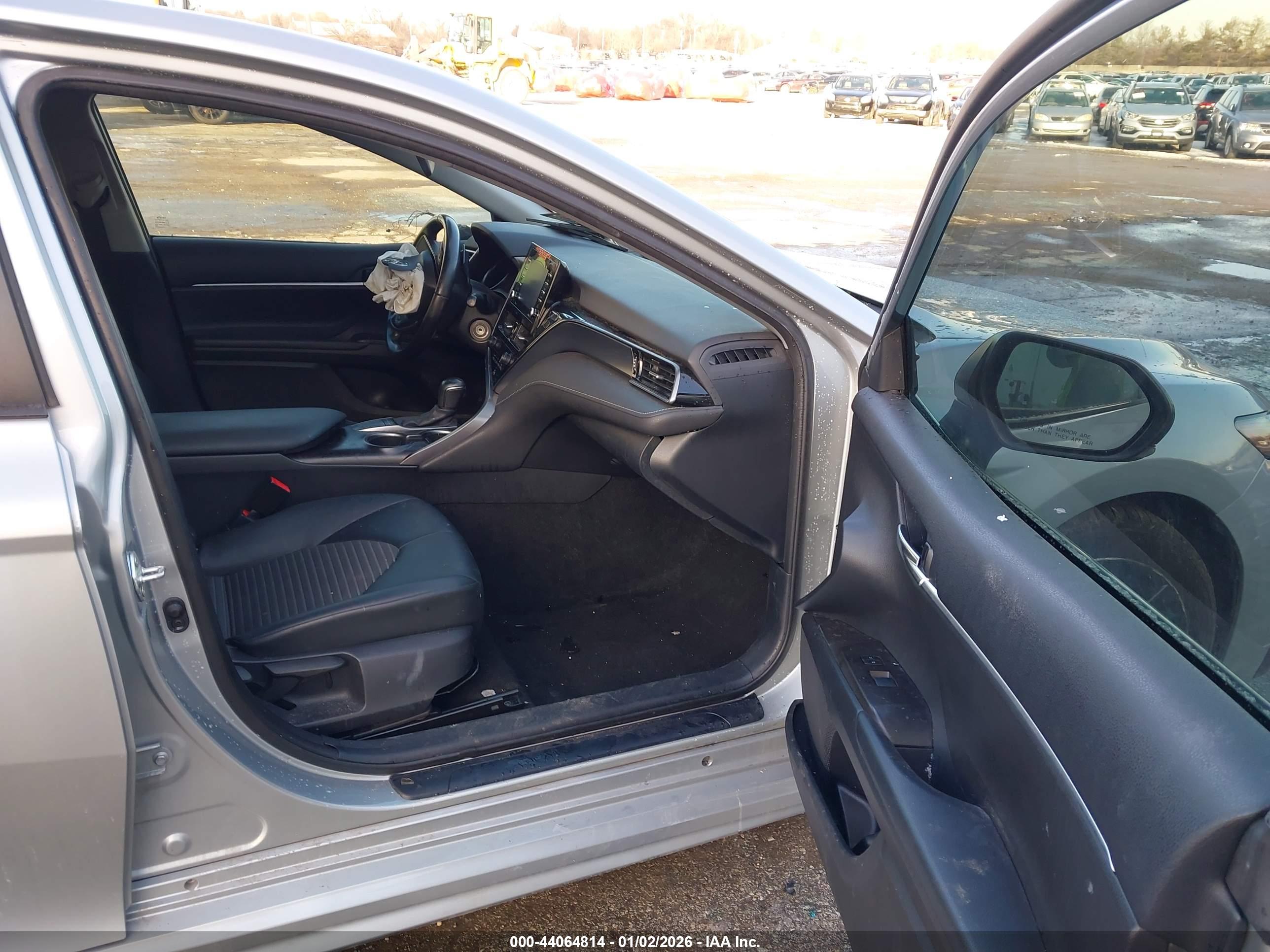 TOYOTA CAMRY image 5