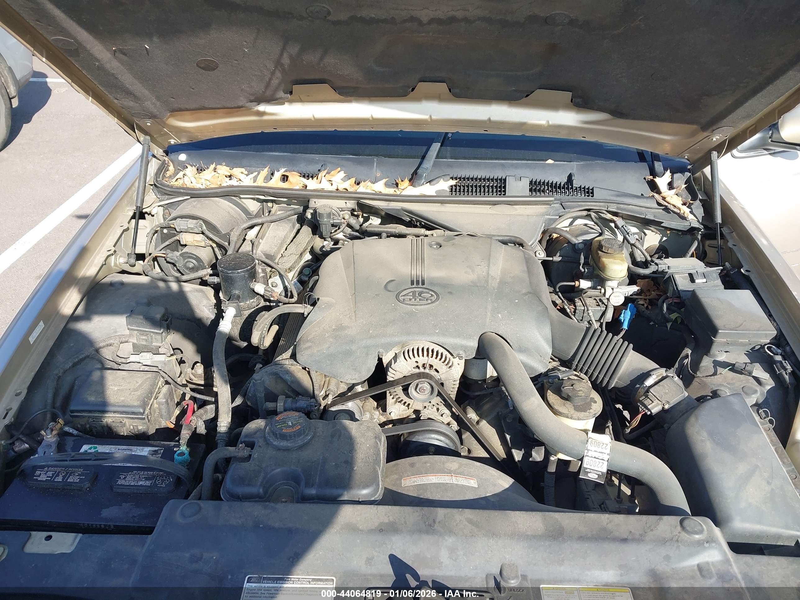 FORD CROWN image 10
