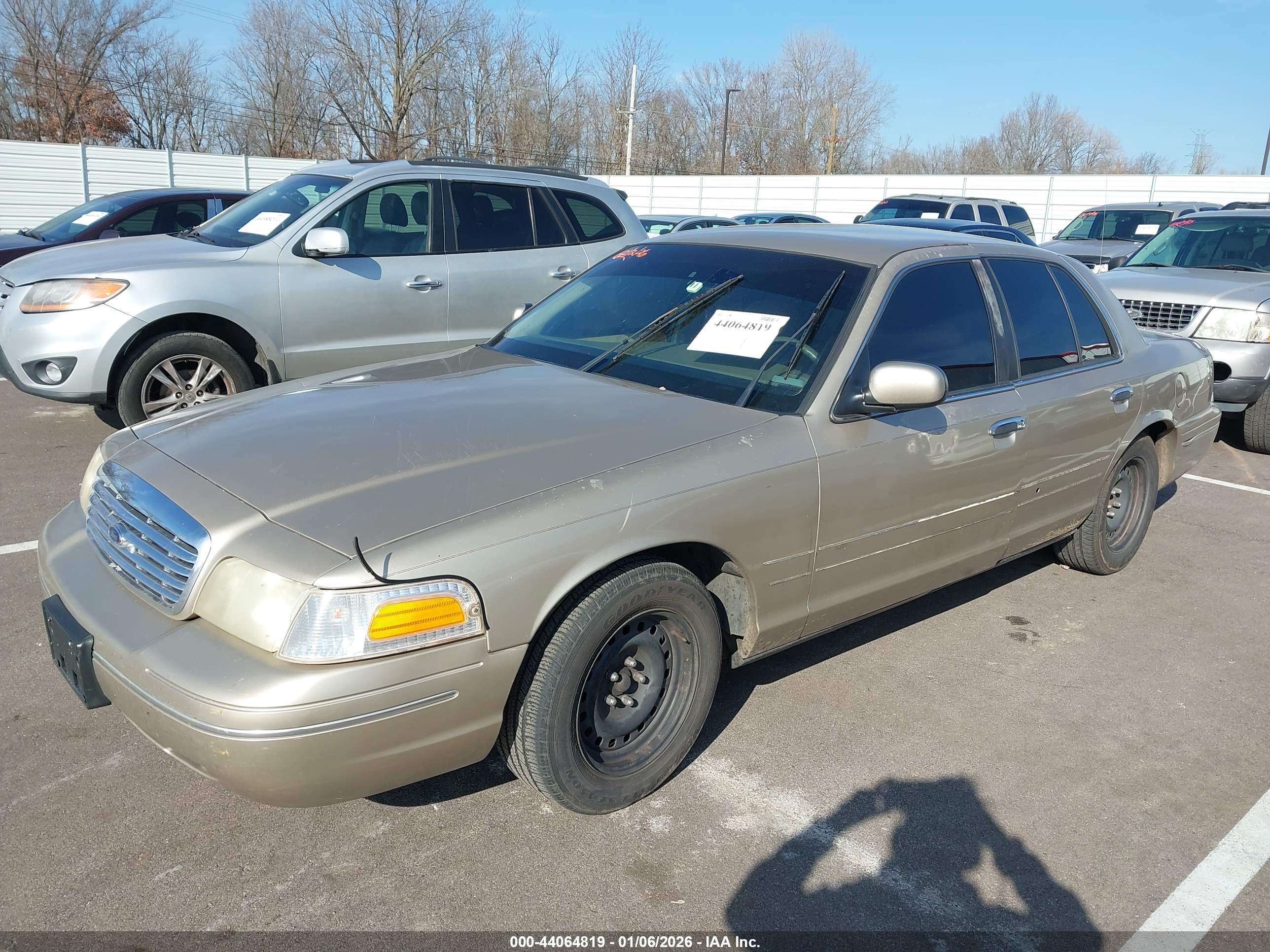 FORD CROWN image 2