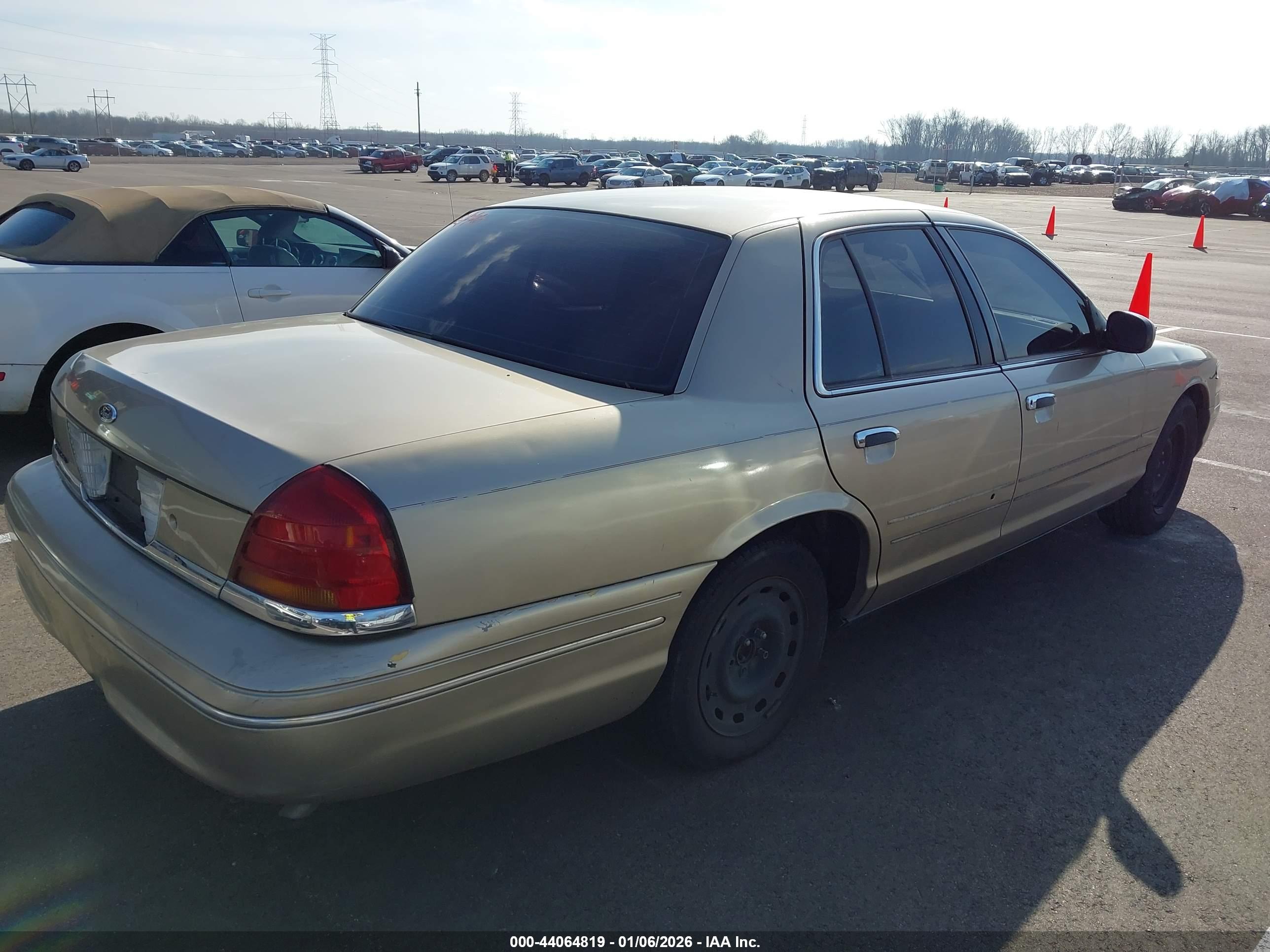 FORD CROWN image 4