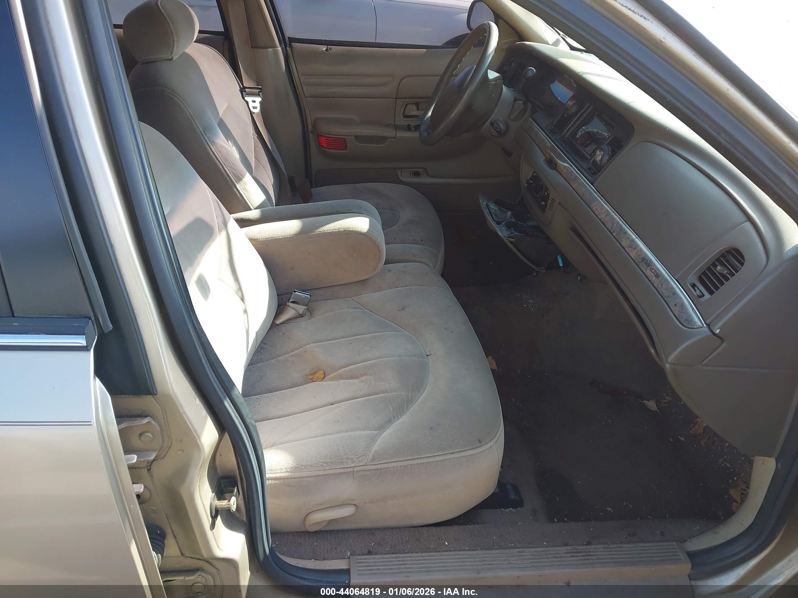FORD CROWN image 5
