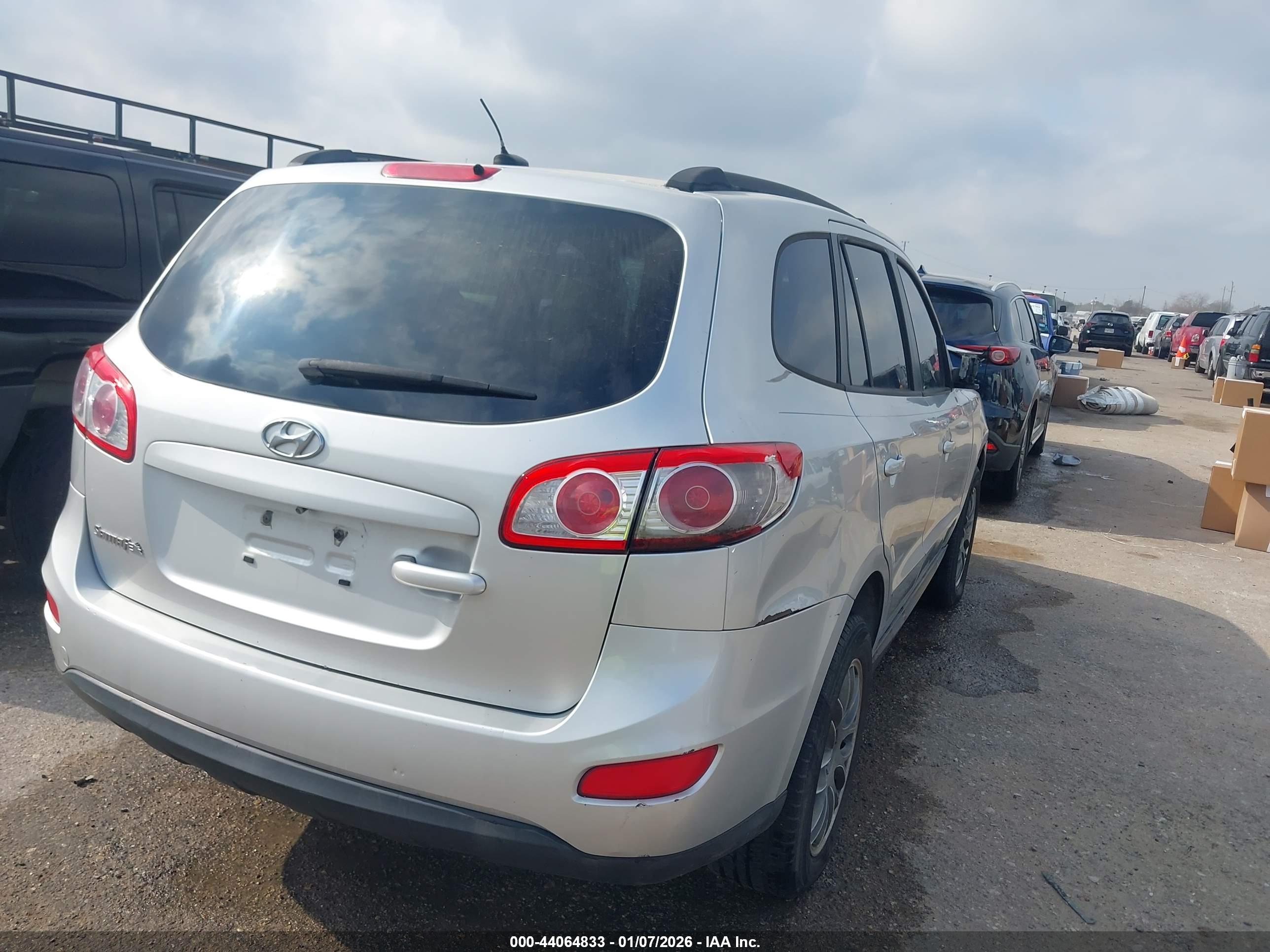 HYUNDAI SANTA image 4