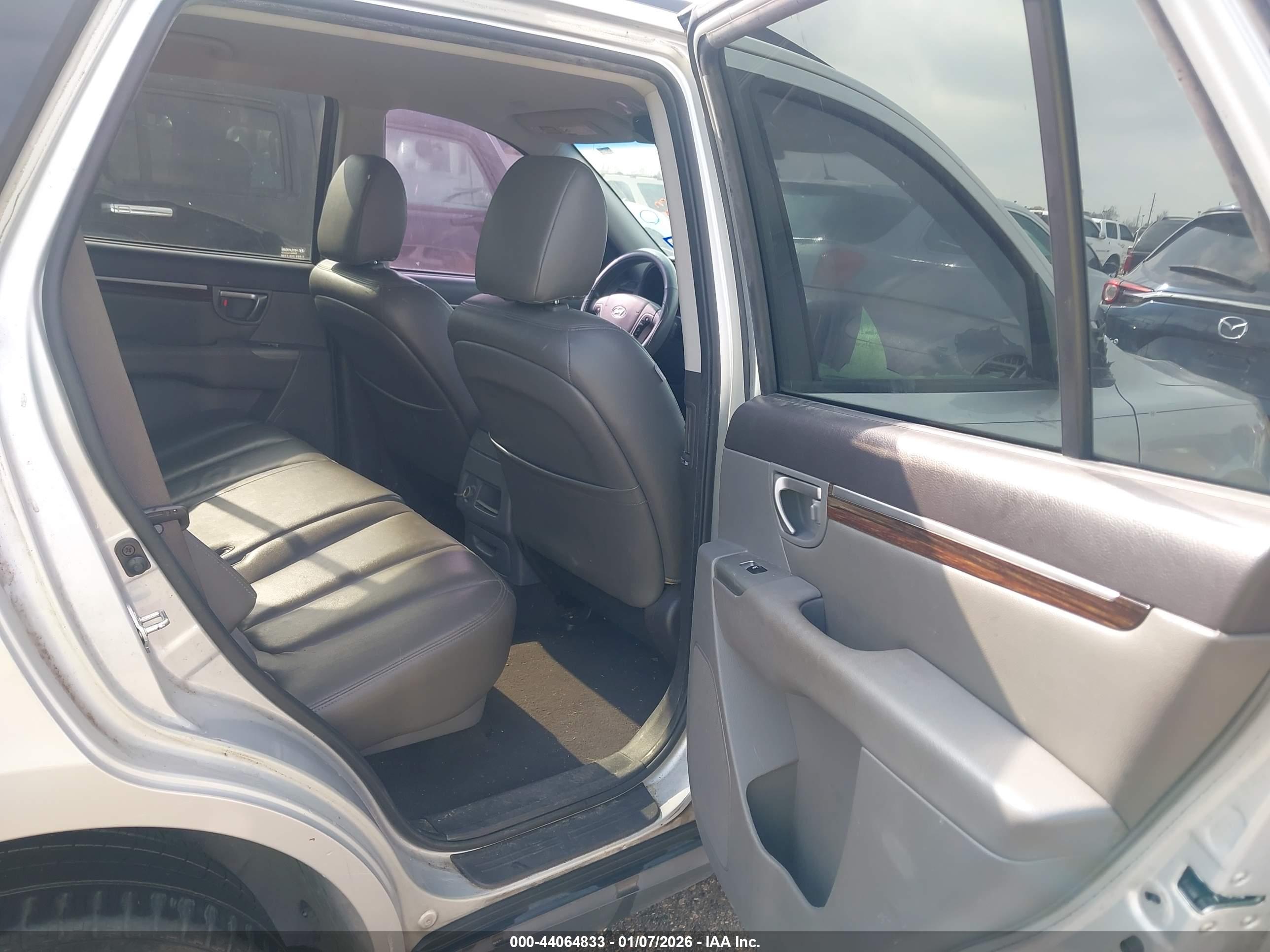 HYUNDAI SANTA image 8