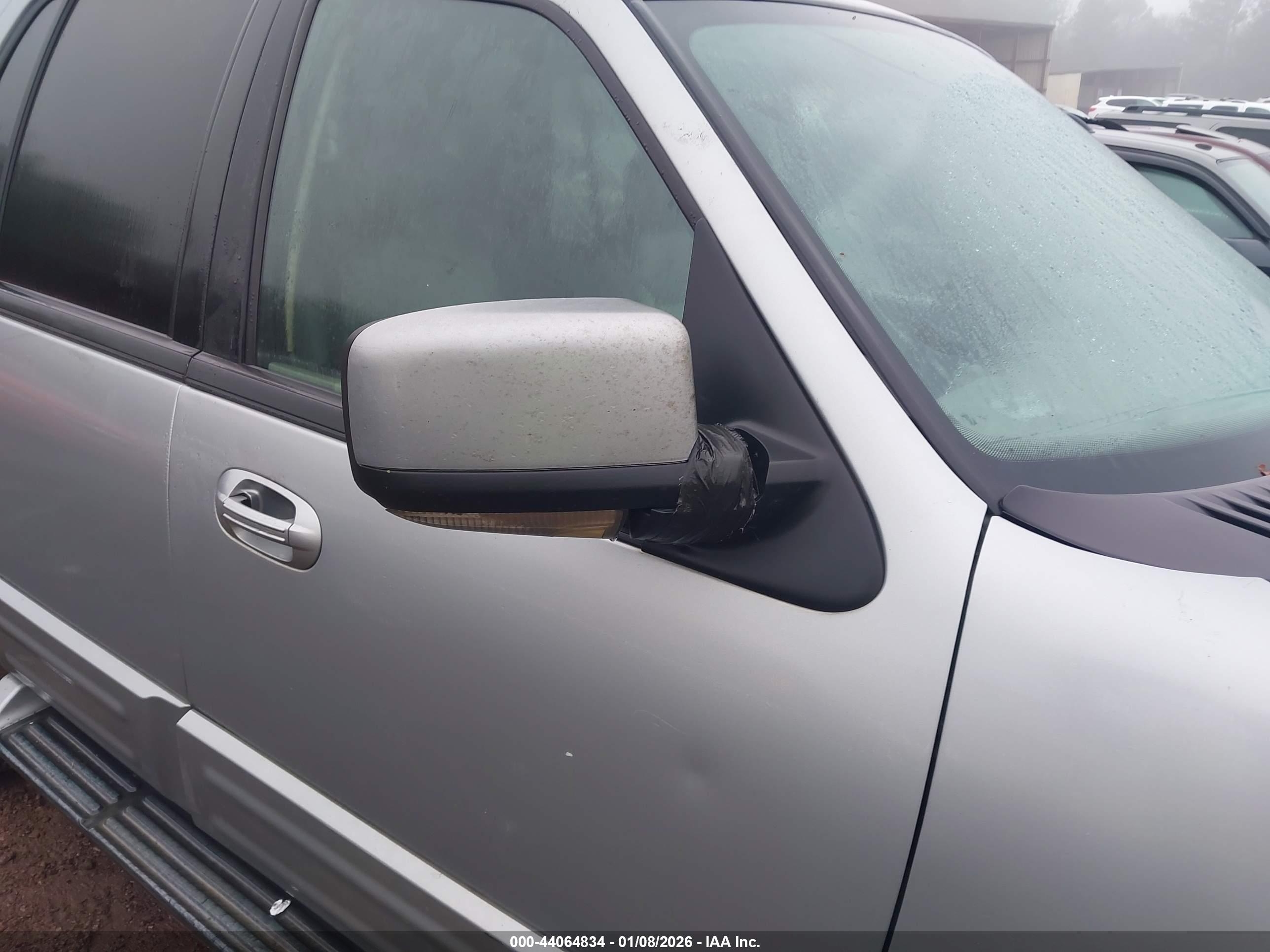 FORD EXPEDITION image 6