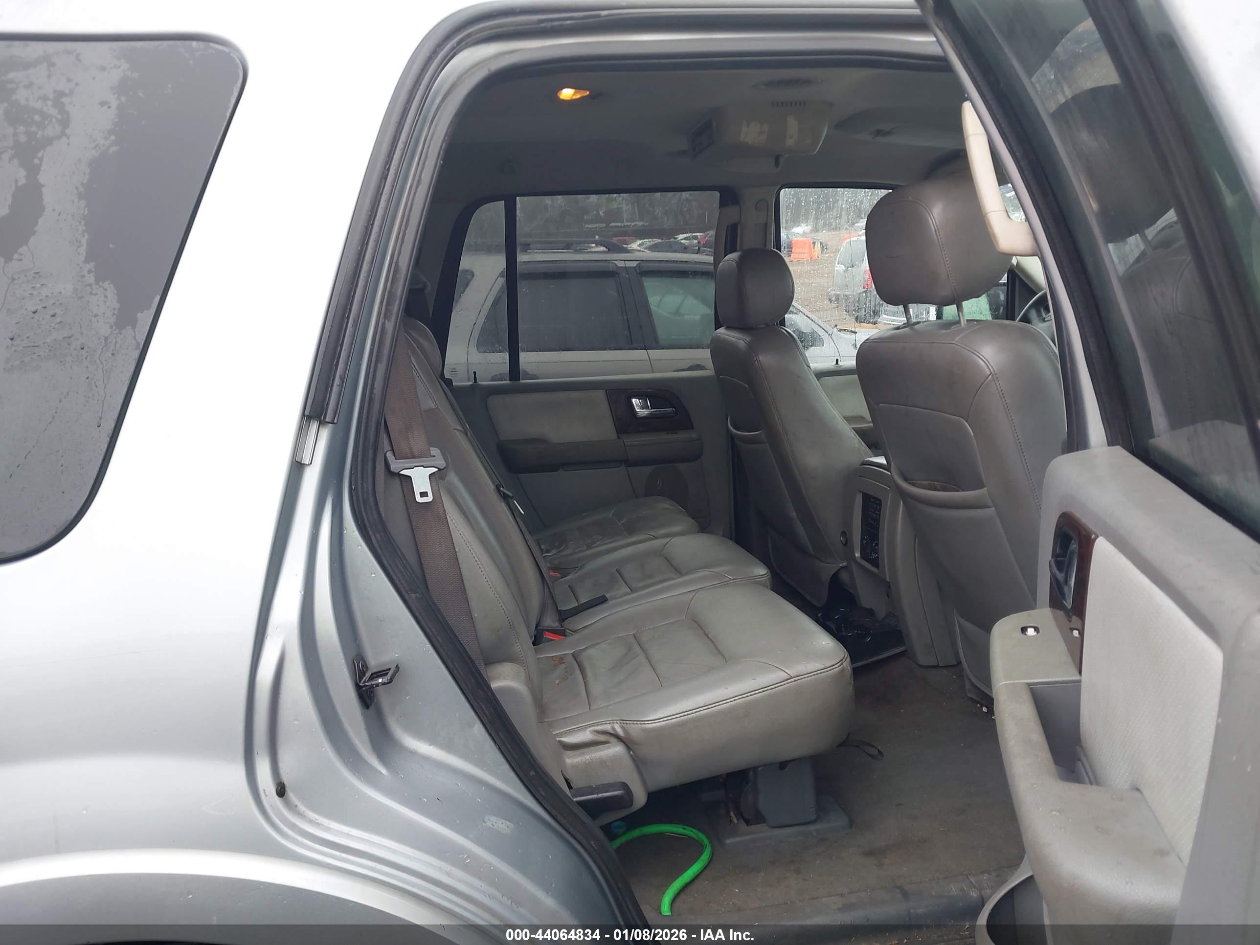 FORD EXPEDITION image 8