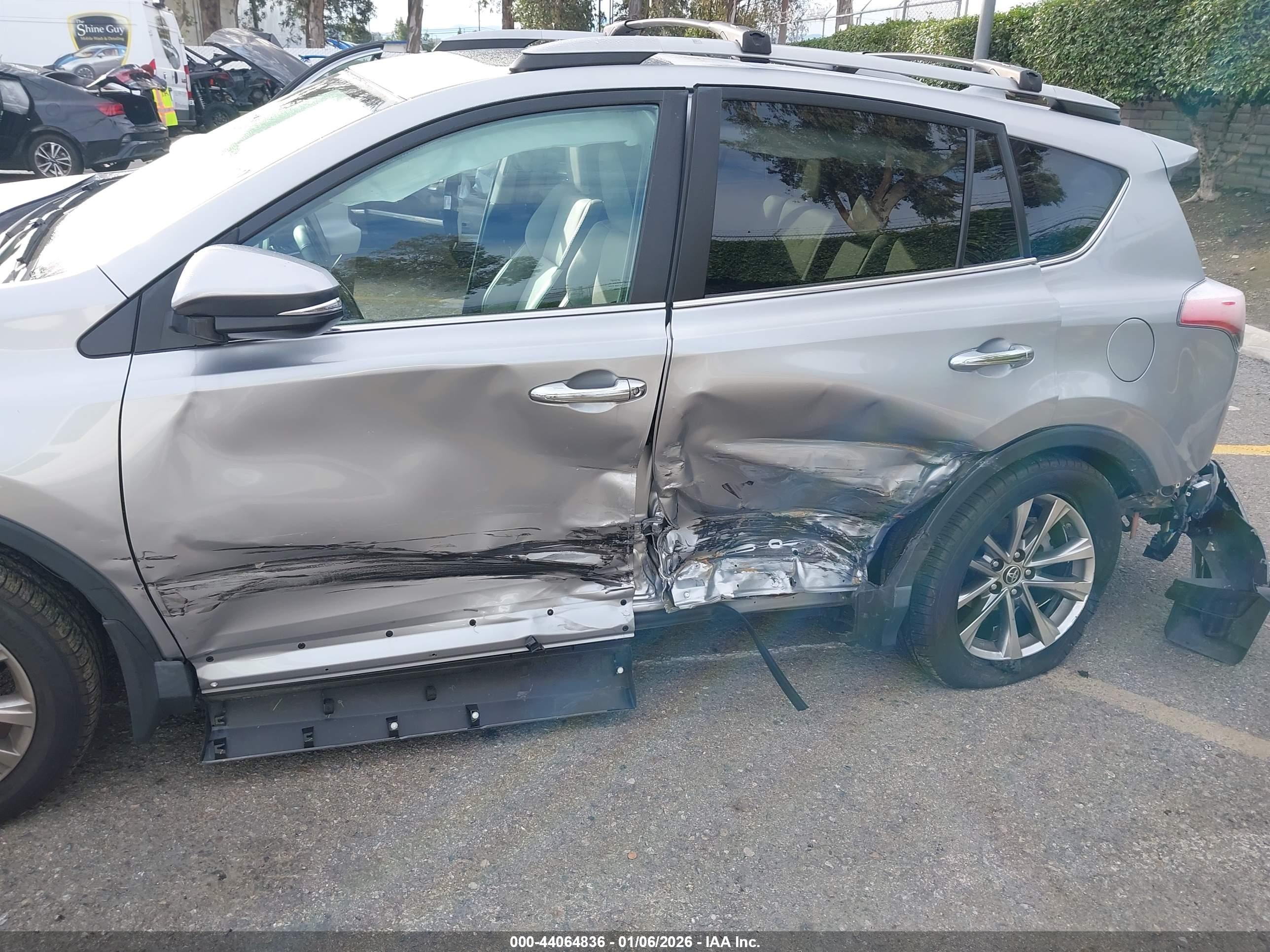 TOYOTA RAV4 image 6